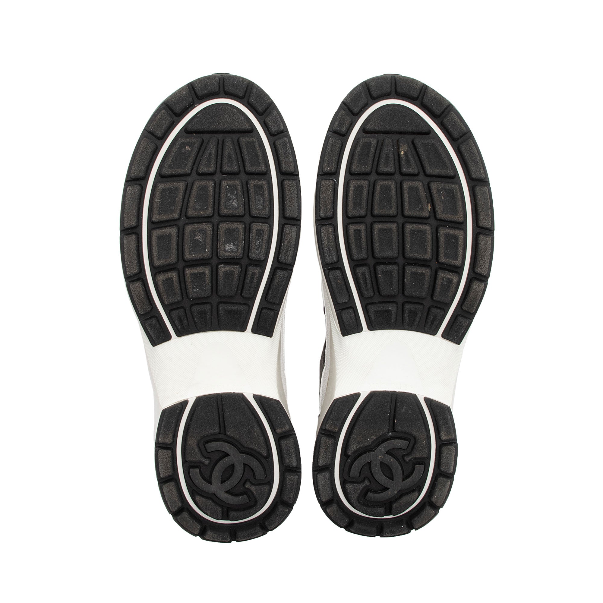 Chanel Suede Calfskin Quilted Fabric CC Sneakers - Size 10 / 40 (SHF-dKSiYL)