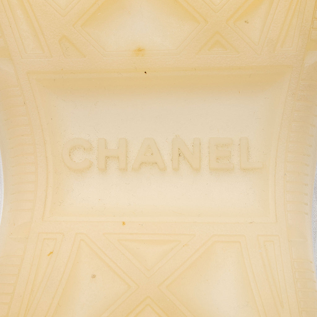 Chanel Suede Mesh CC Cap Toe Sneakers - Size 8 / 38 (SHF-MkFGm8)