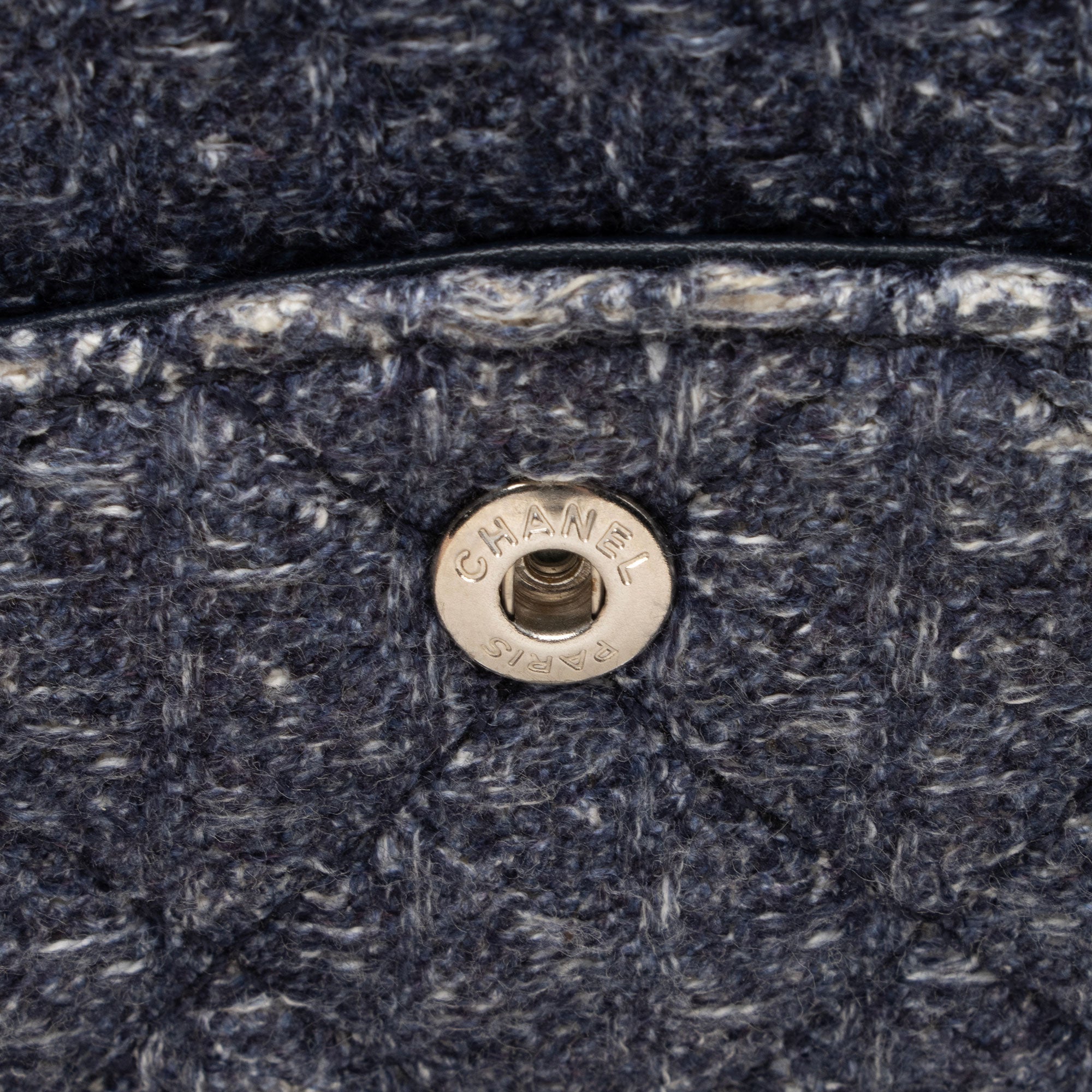 Chanel Tweed 2.55 Reissue 226 Double Flap Bag (SHF-QcHwBS)