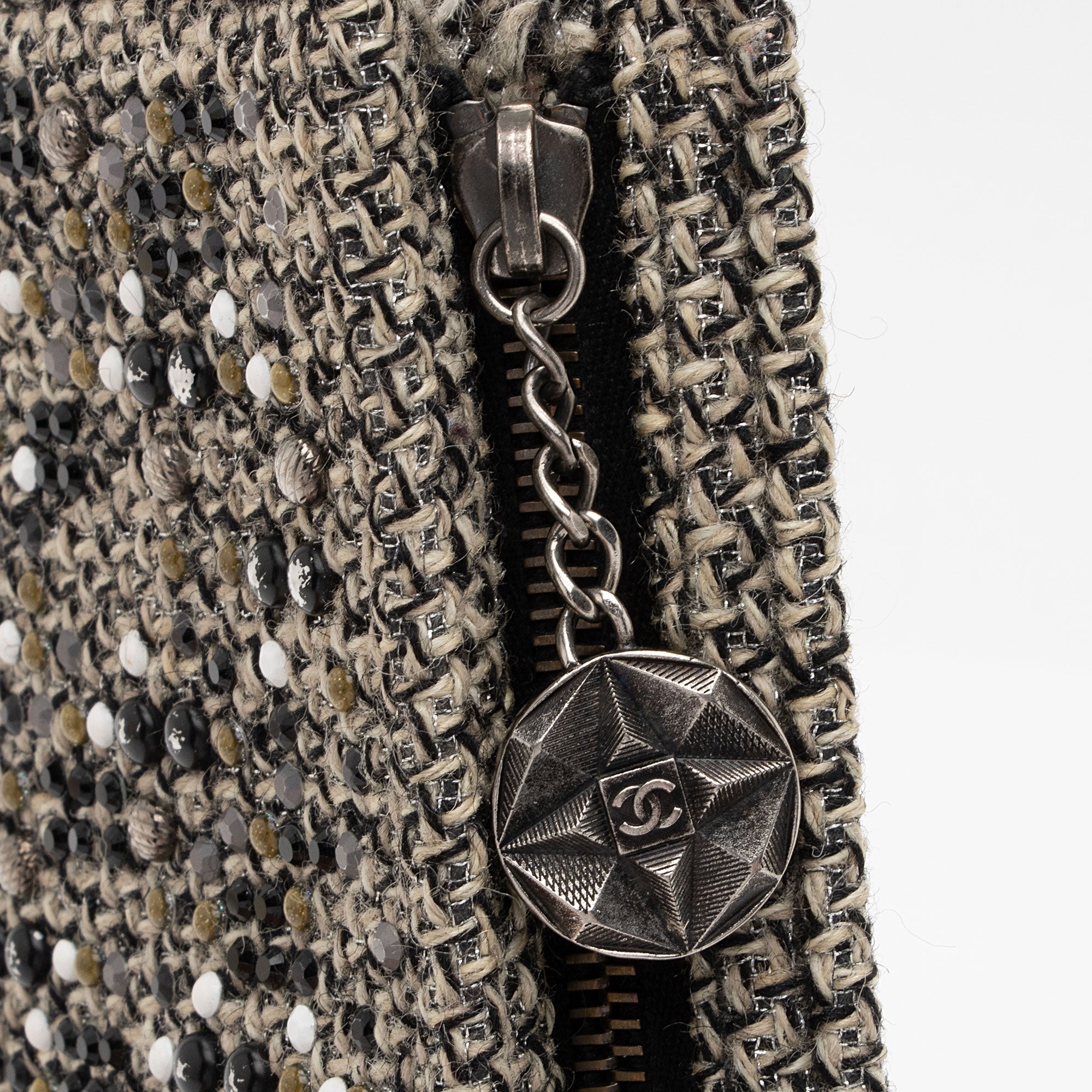 Chanel Tweed Lambskin CC Embellished Wrislet Clutch (SHF-1PtYF3)