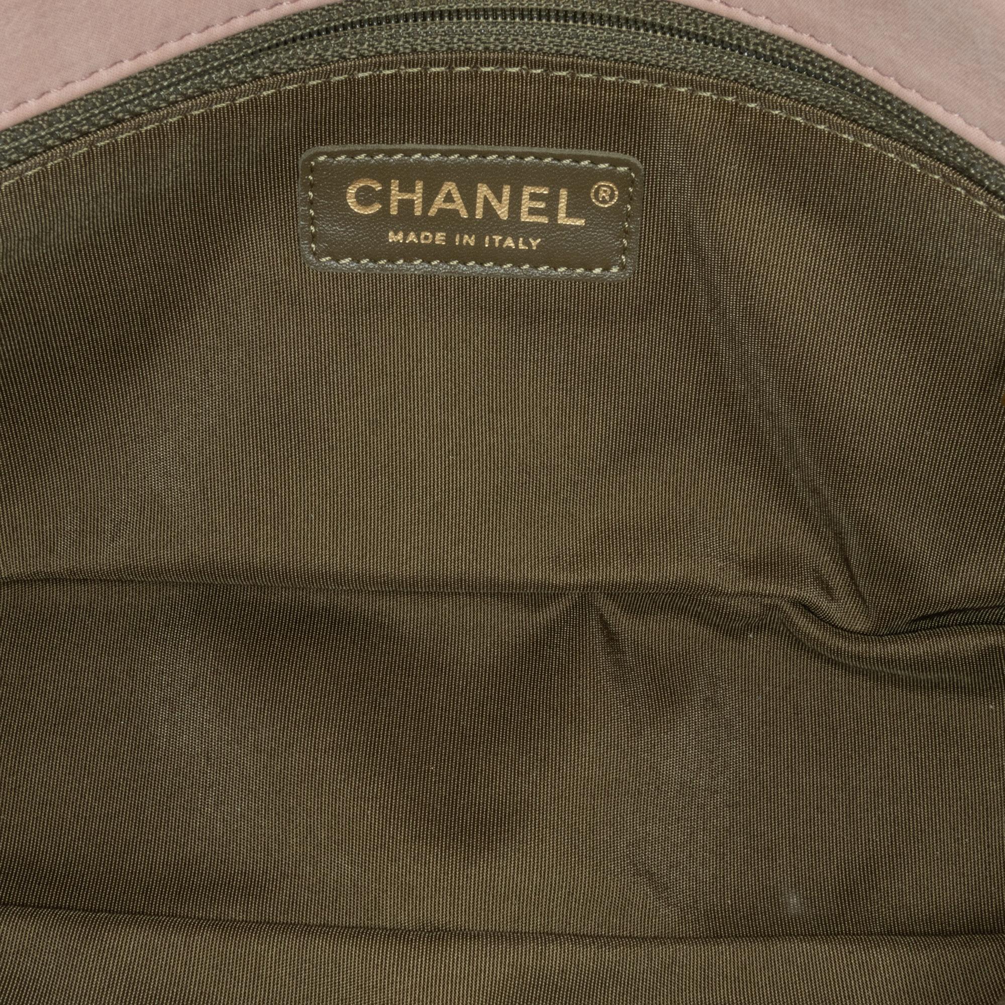 Chanel Twist Quilted Heart Flap (SHG-uZx9EN)