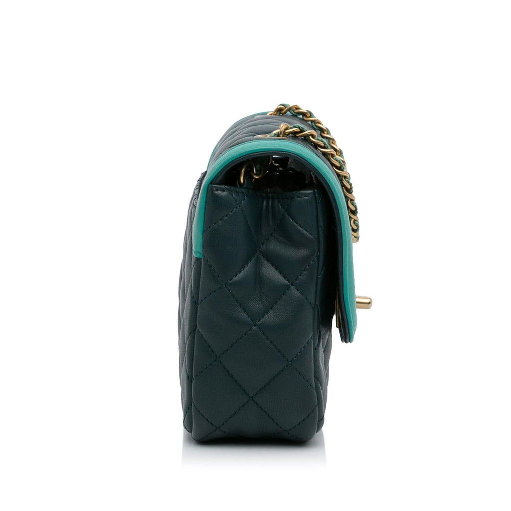 Chanel Two-Tone Day Flap Bag (SHG-Qdyuoq)