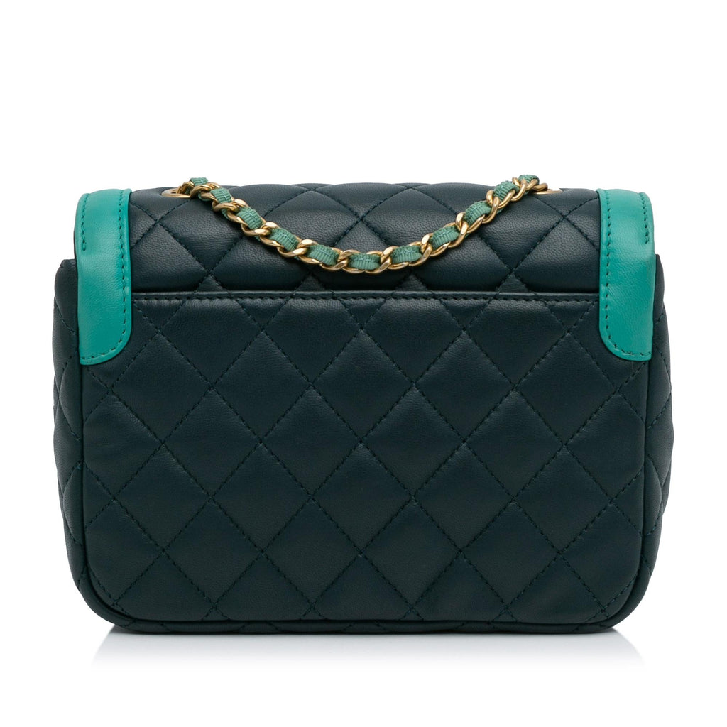 Chanel Two-Tone Day Flap Bag (SHG-Qdyuoq)