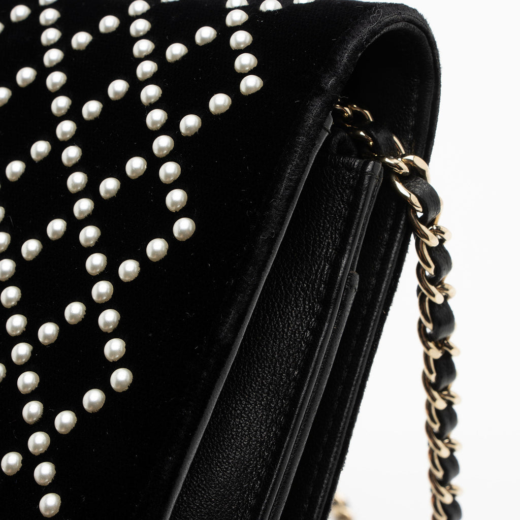 Chanel Velvet Pearl Embellished Wallet on Chain (SHF-aGIZaD)