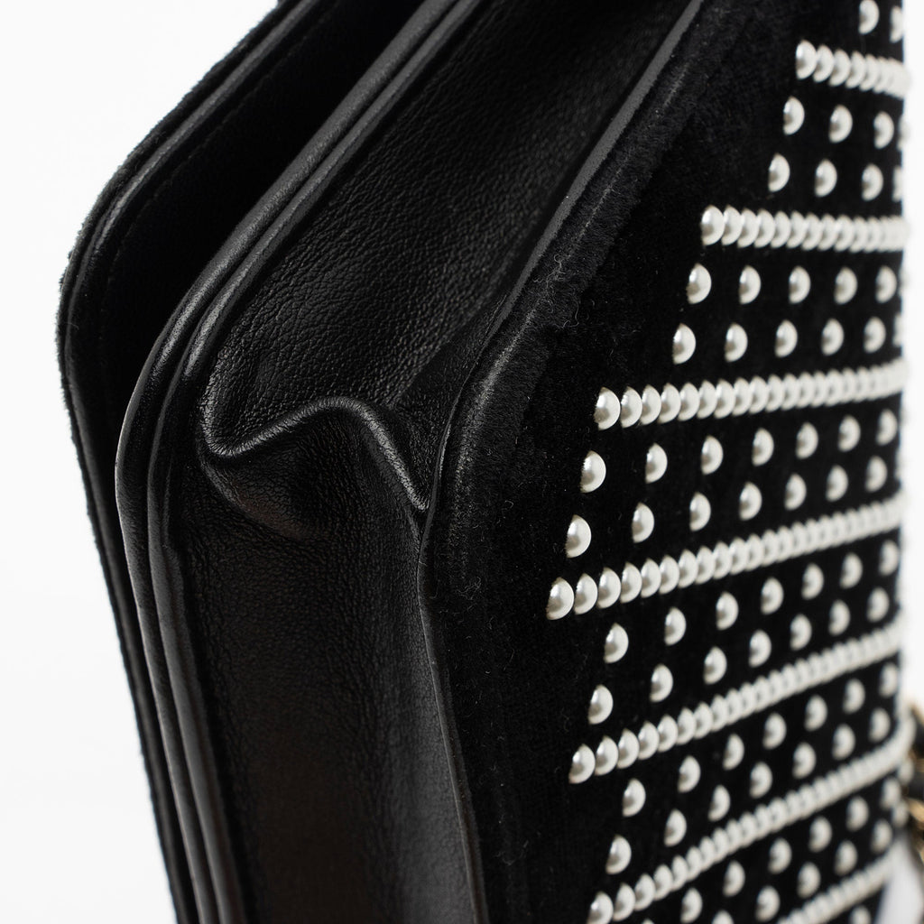 Chanel Velvet Pearl Embellished Wallet on Chain (SHF-aGIZaD)