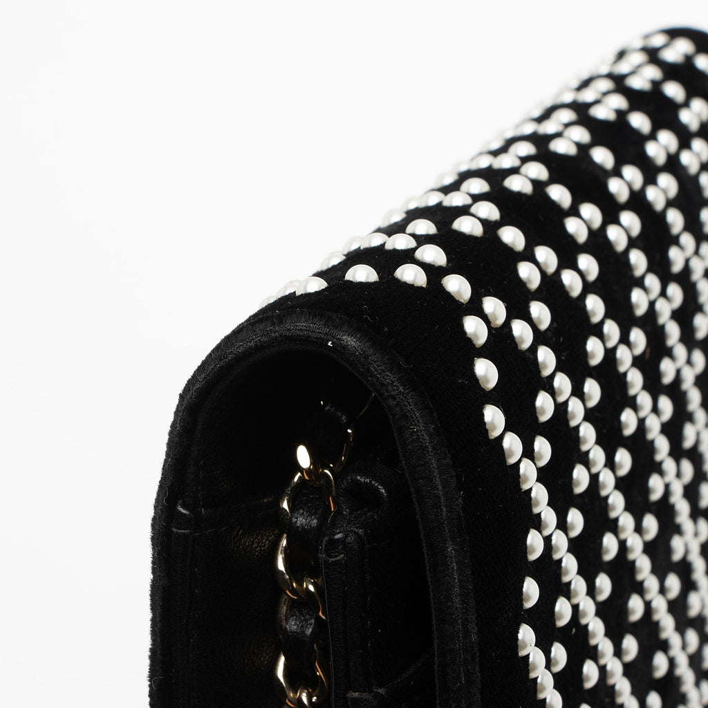 Chanel Velvet Pearl Embellished Wallet on Chain (SHF-aGIZaD)