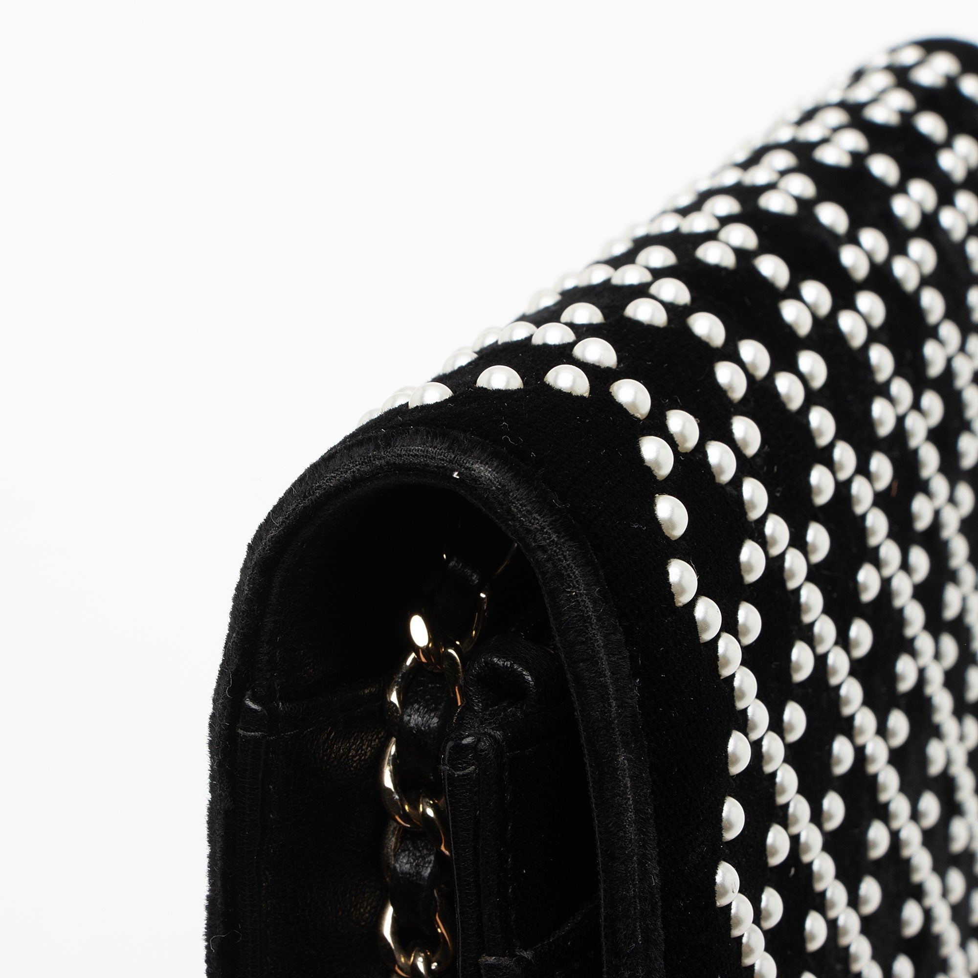 Chanel Velvet Pearl Embellished Wallet on Chain (SHF-aGIZaD)