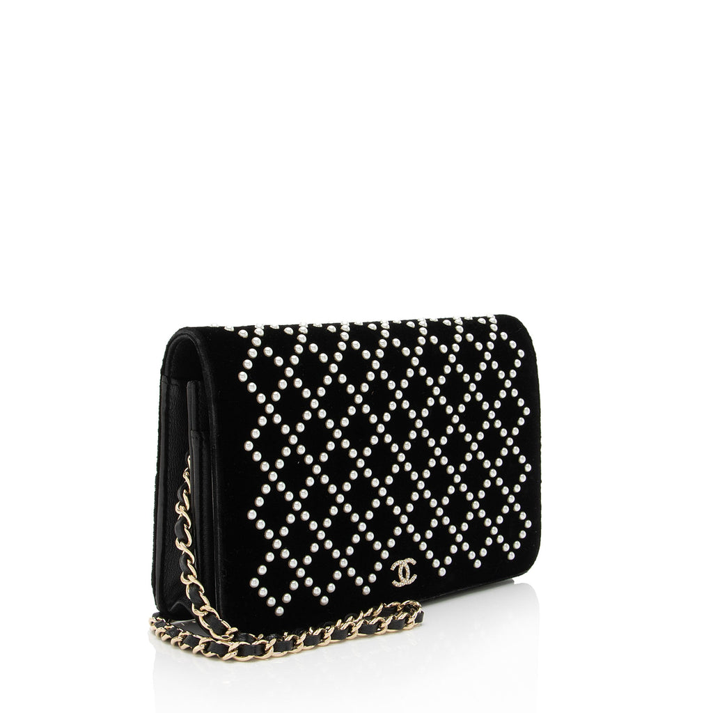 Chanel Velvet Pearl Embellished Wallet on Chain (SHF-aGIZaD)