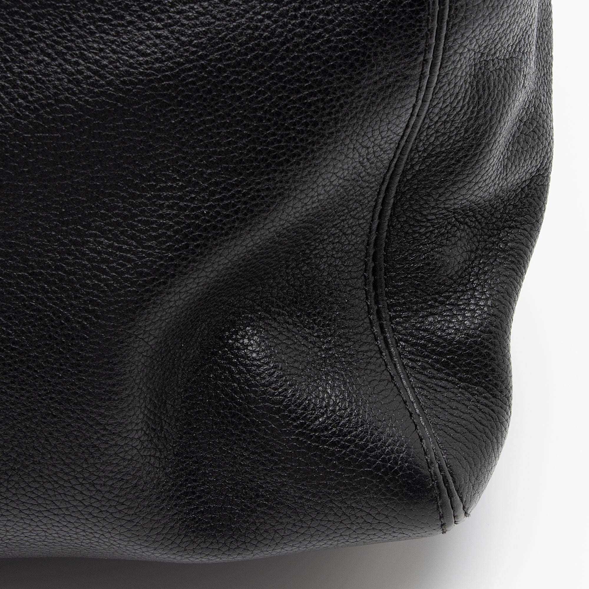 Chanel Vintage Caviar Leather Cerf Classic Executive Tote (SHF-iLttNK)