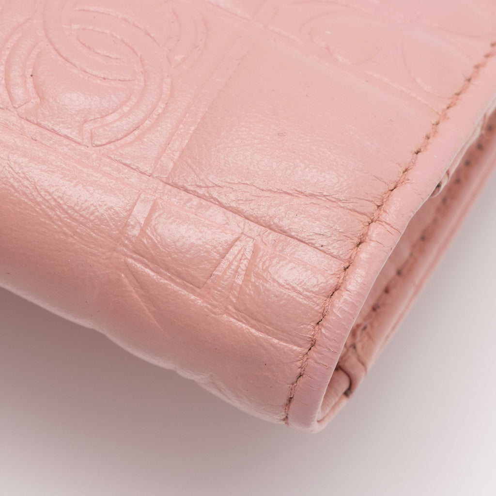 Chanel Vintage Embossed Lambskin Lucky Symbols Bi-Fold Wallet (SHF-uNdtFJ)