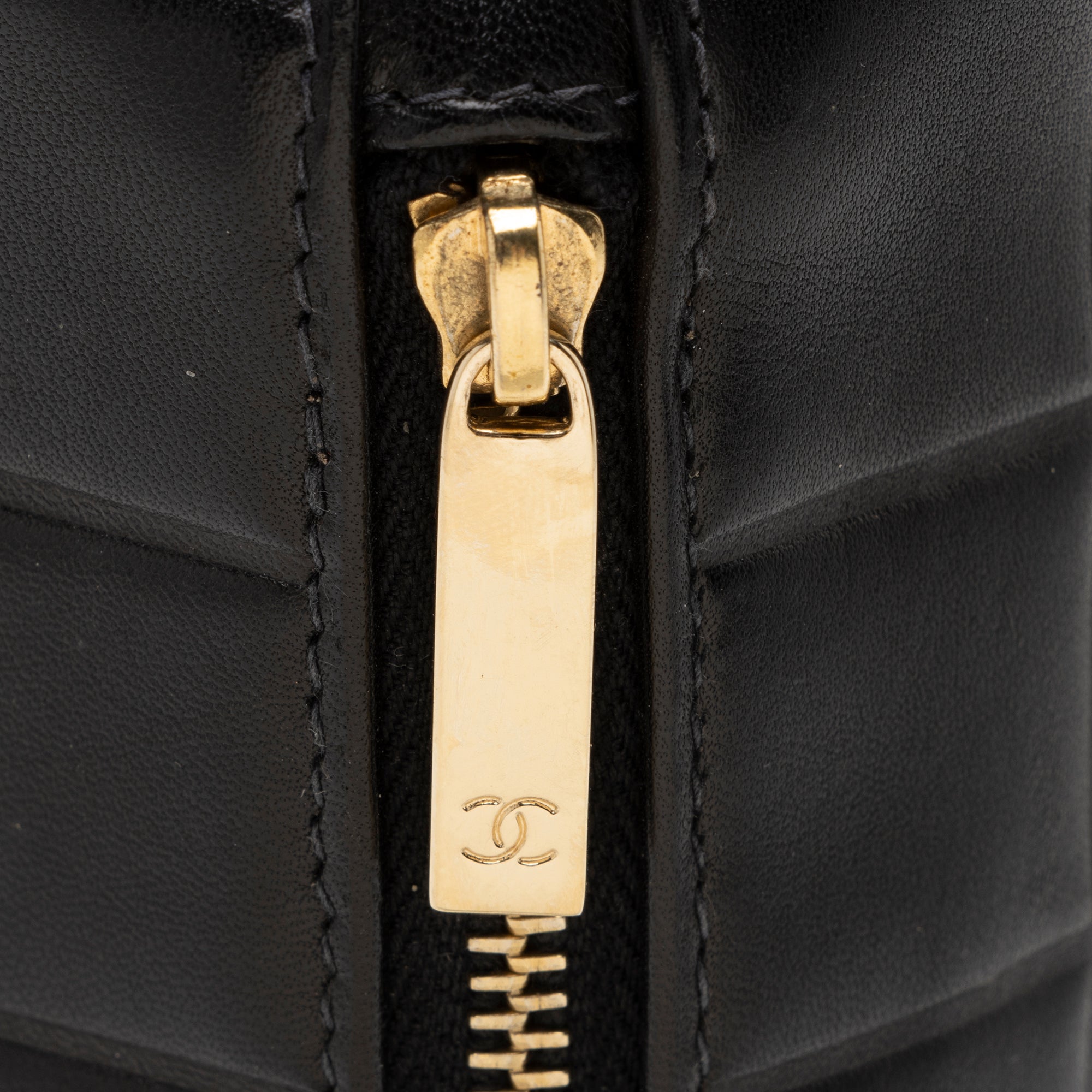 Chanel Vintage Lambskin CC Chocolate Bar Cosmetic Pouch (SHF-Yt3PcN)