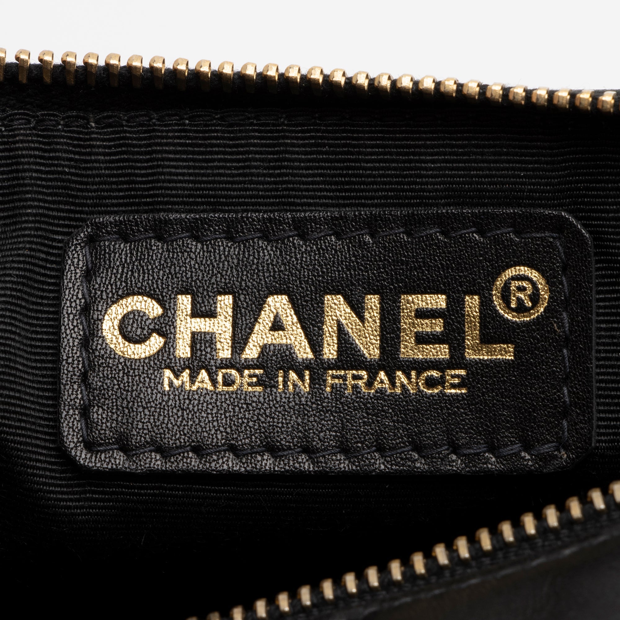 Chanel Vintage Lambskin CC Chocolate Bar Cosmetic Pouch (SHF-Yt3PcN)