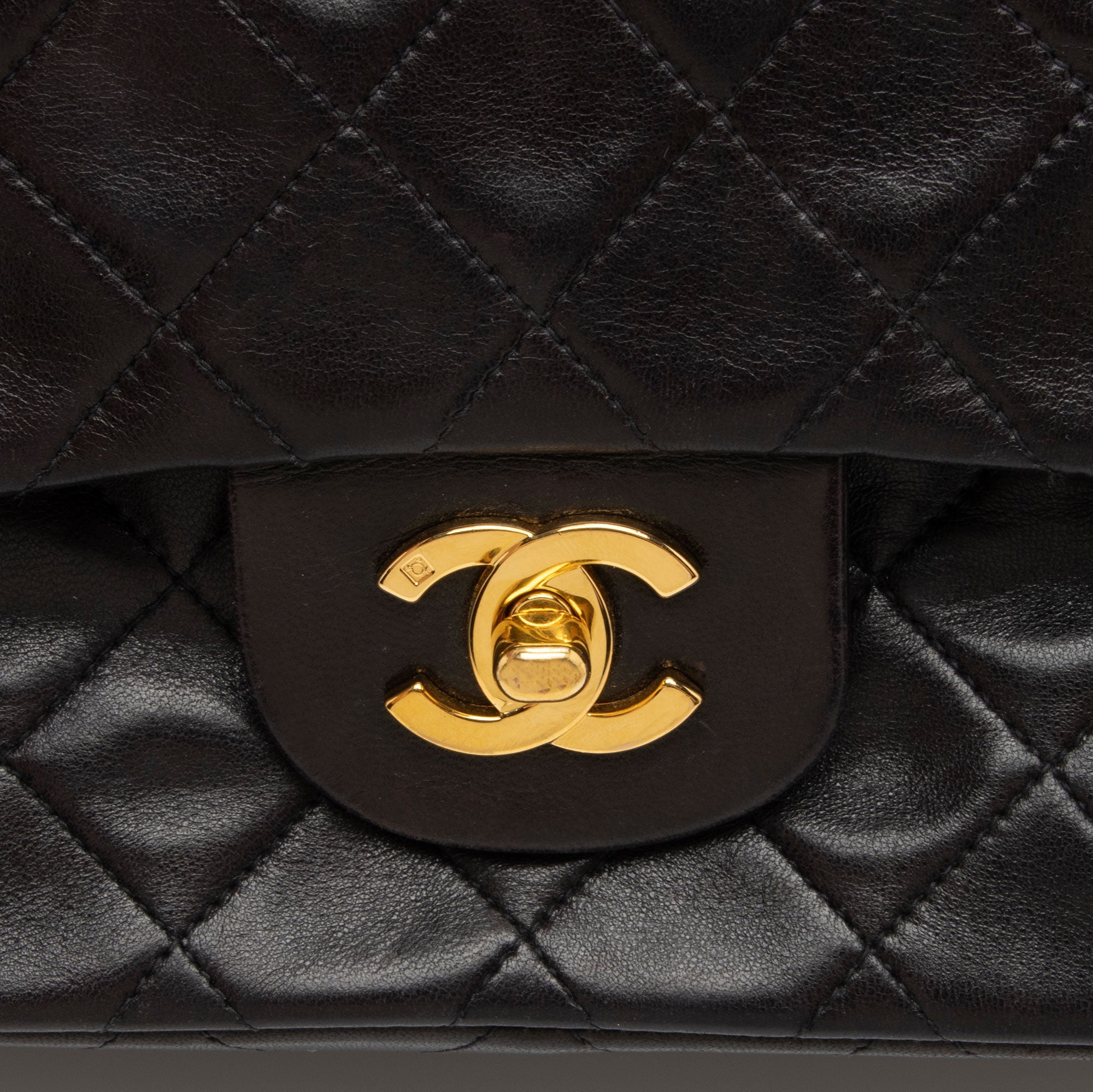 Chanel Vintage Lambskin Classic Small Double Flap Bag (SHF-wNnnBD)