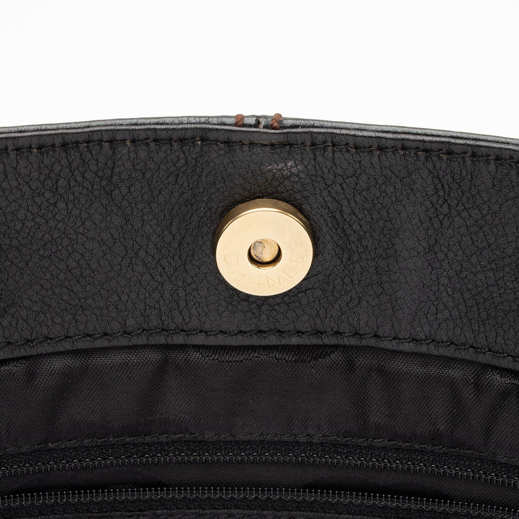 Chanel Vintage Leather Wood Chain Tote (SHF-bz2XaF)