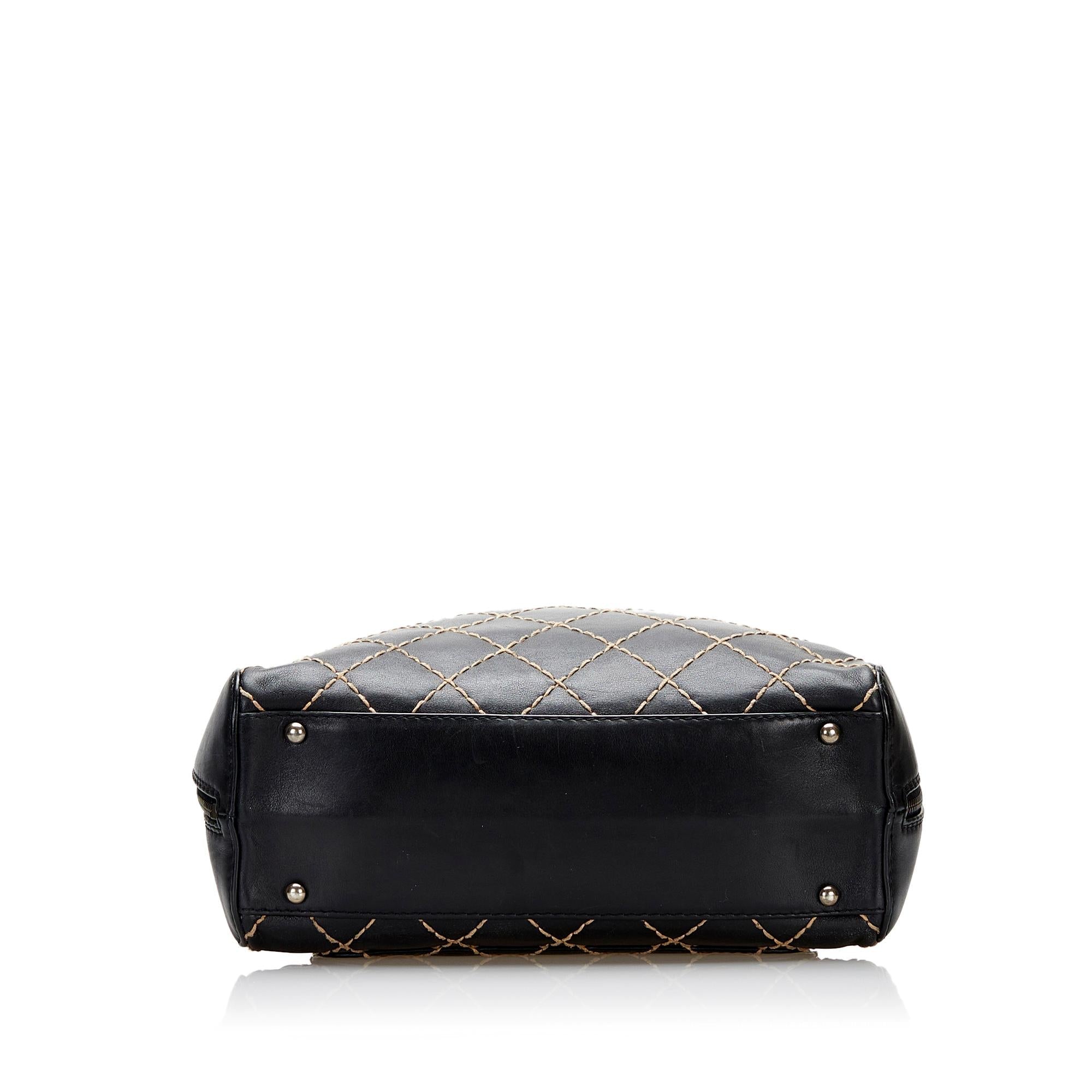 Chanel Wild Stitch Leather Handbag (SHG-dXhYJW)
