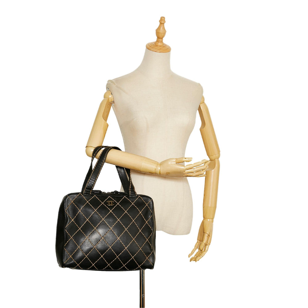 Chanel Wild Stitch Leather Handbag (SHG-dXhYJW)