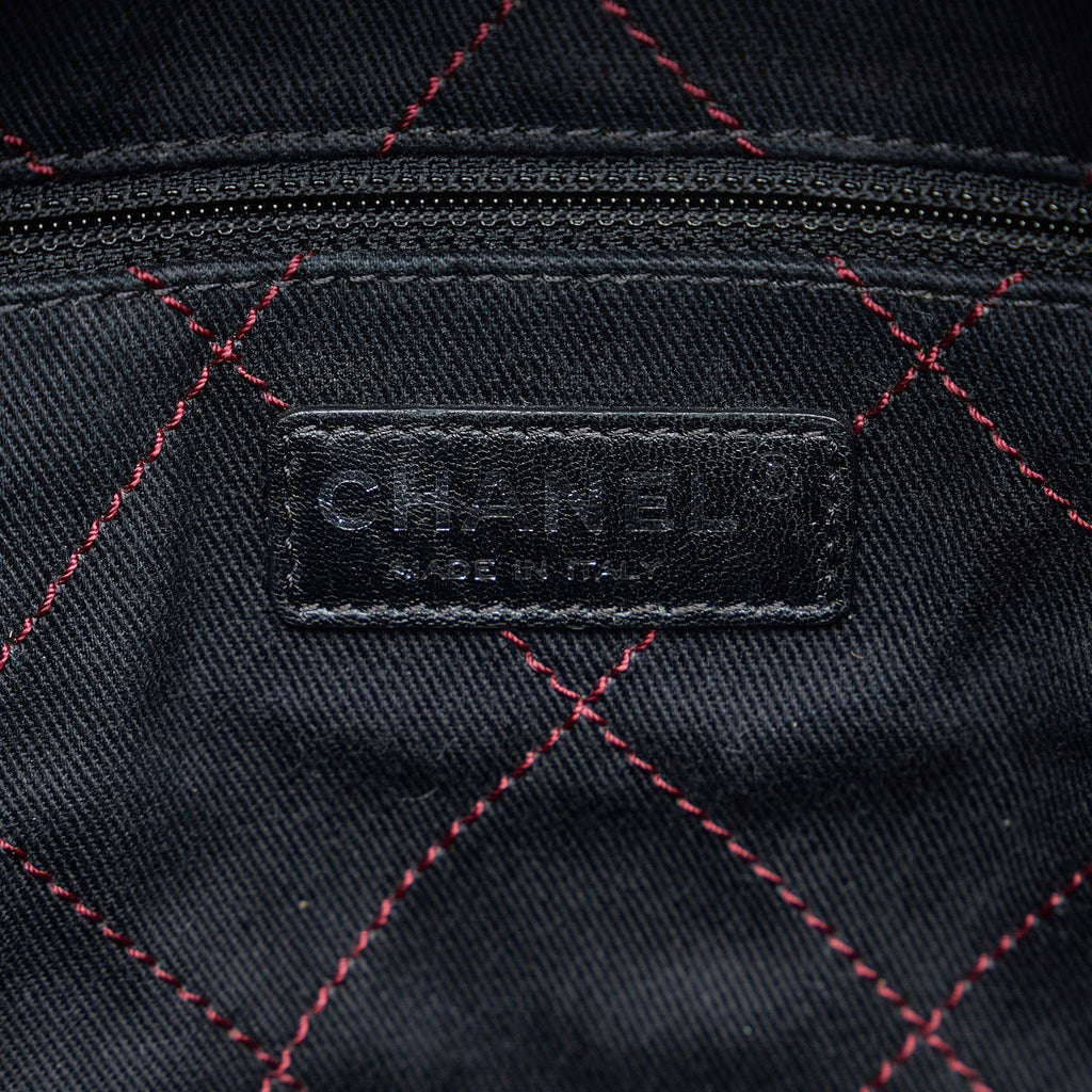 Chanel Wild Stitch On the Road Tote (SHG-c6d9qt)