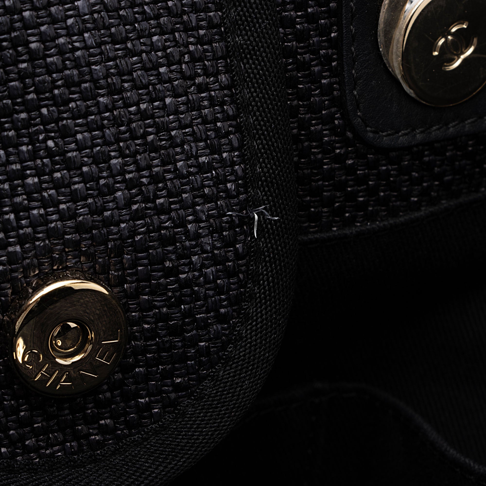 Chanel Woven Straw Deauville Medium Tote (SHF-xRiJ8n)