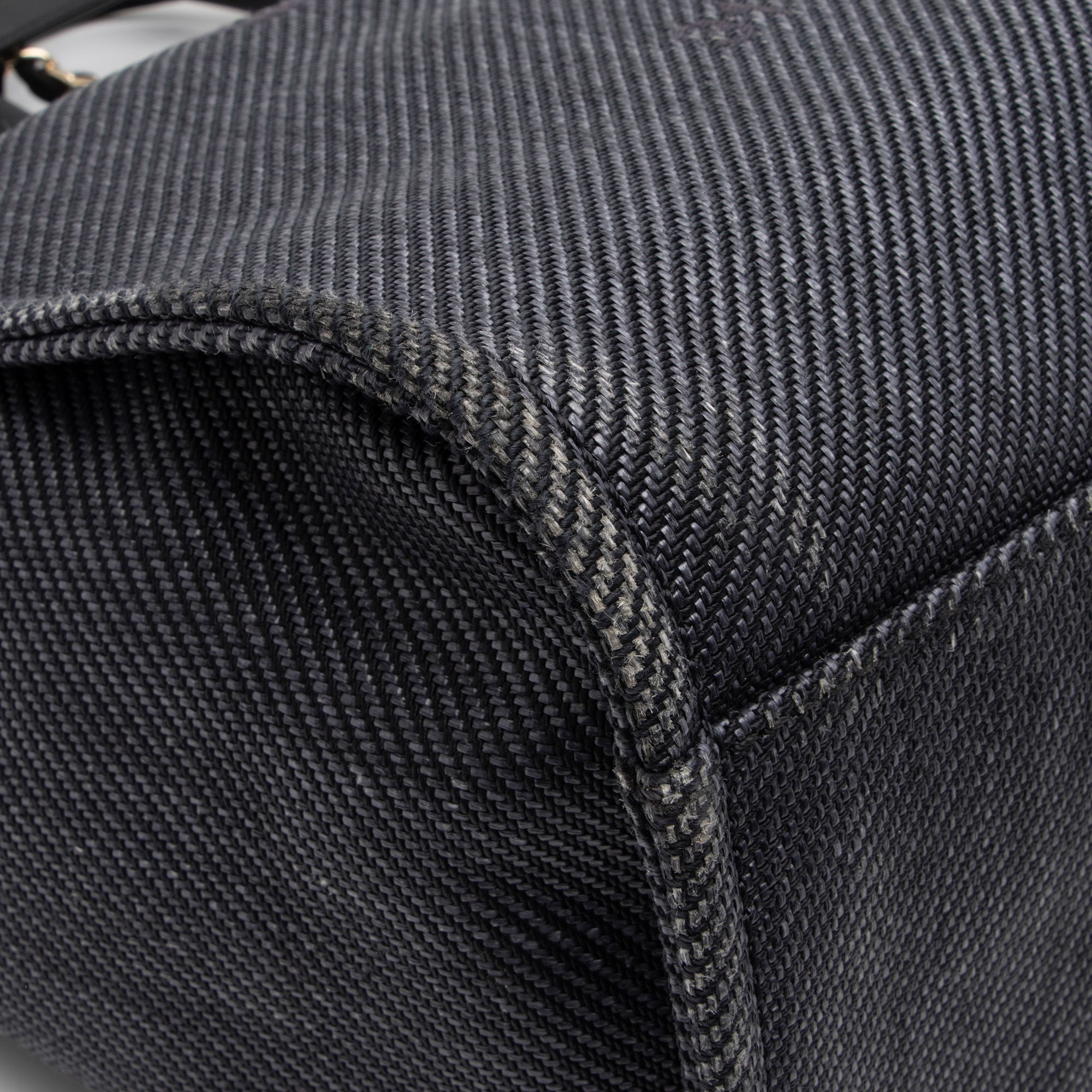 Chanel Woven Straw Deauville Medium Tote (SHF-oXD7wn)