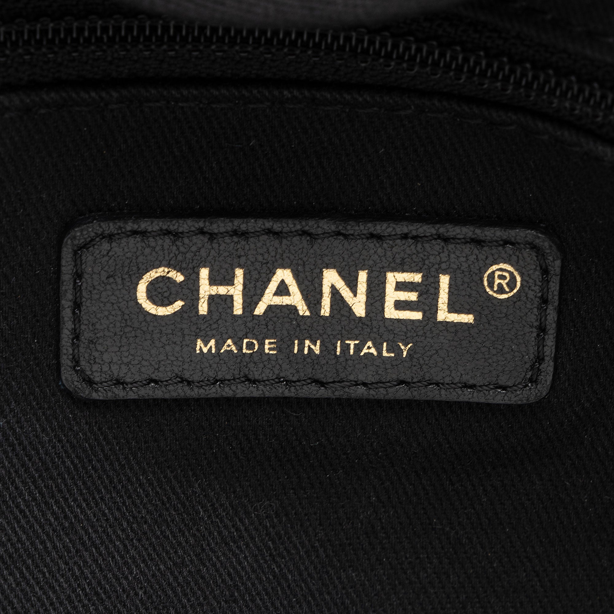 Chanel Woven Straw Deauville Medium Tote (SHF-oXD7wn)
