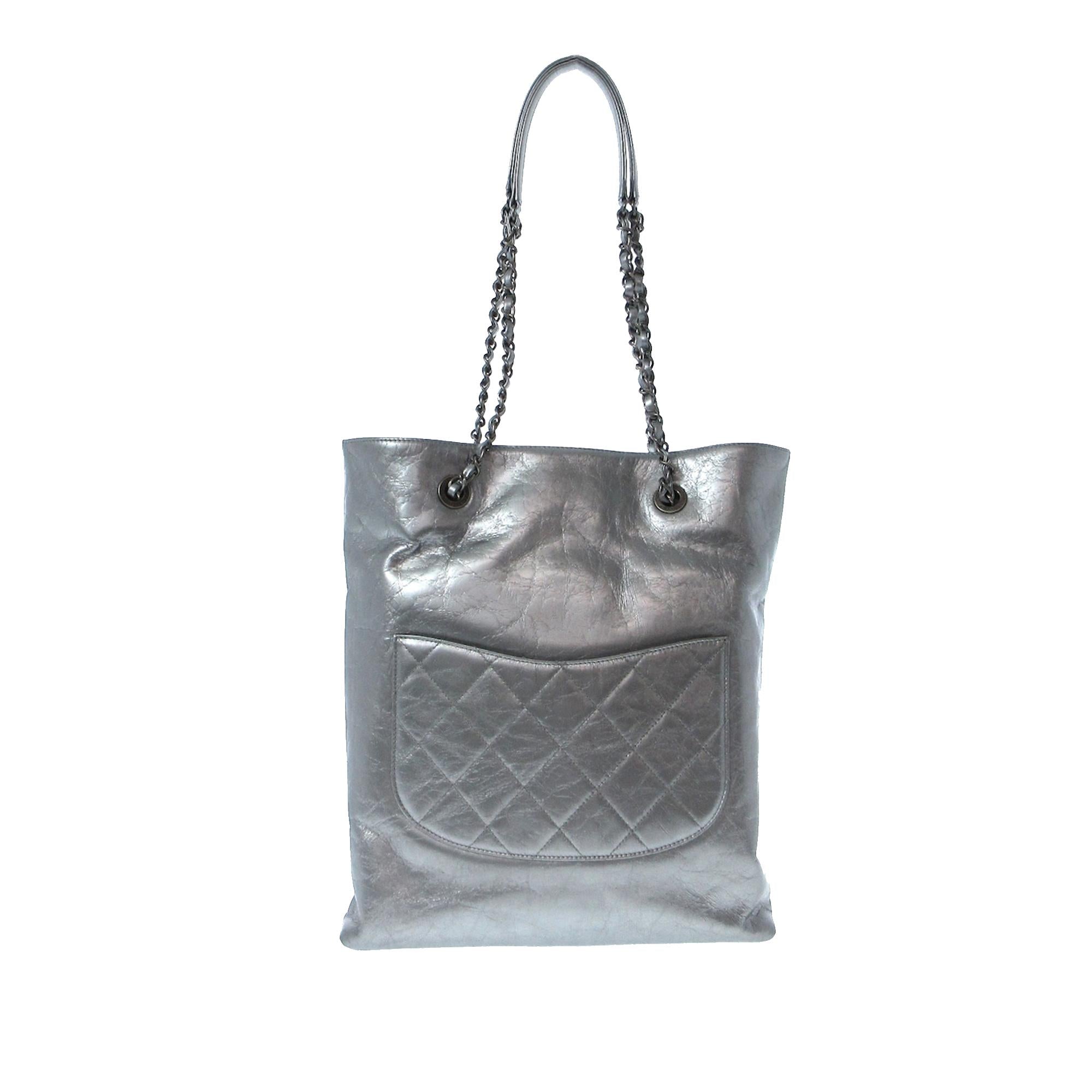Chanel Written In Chain Metallic Tote (SHG-iy0JC9)