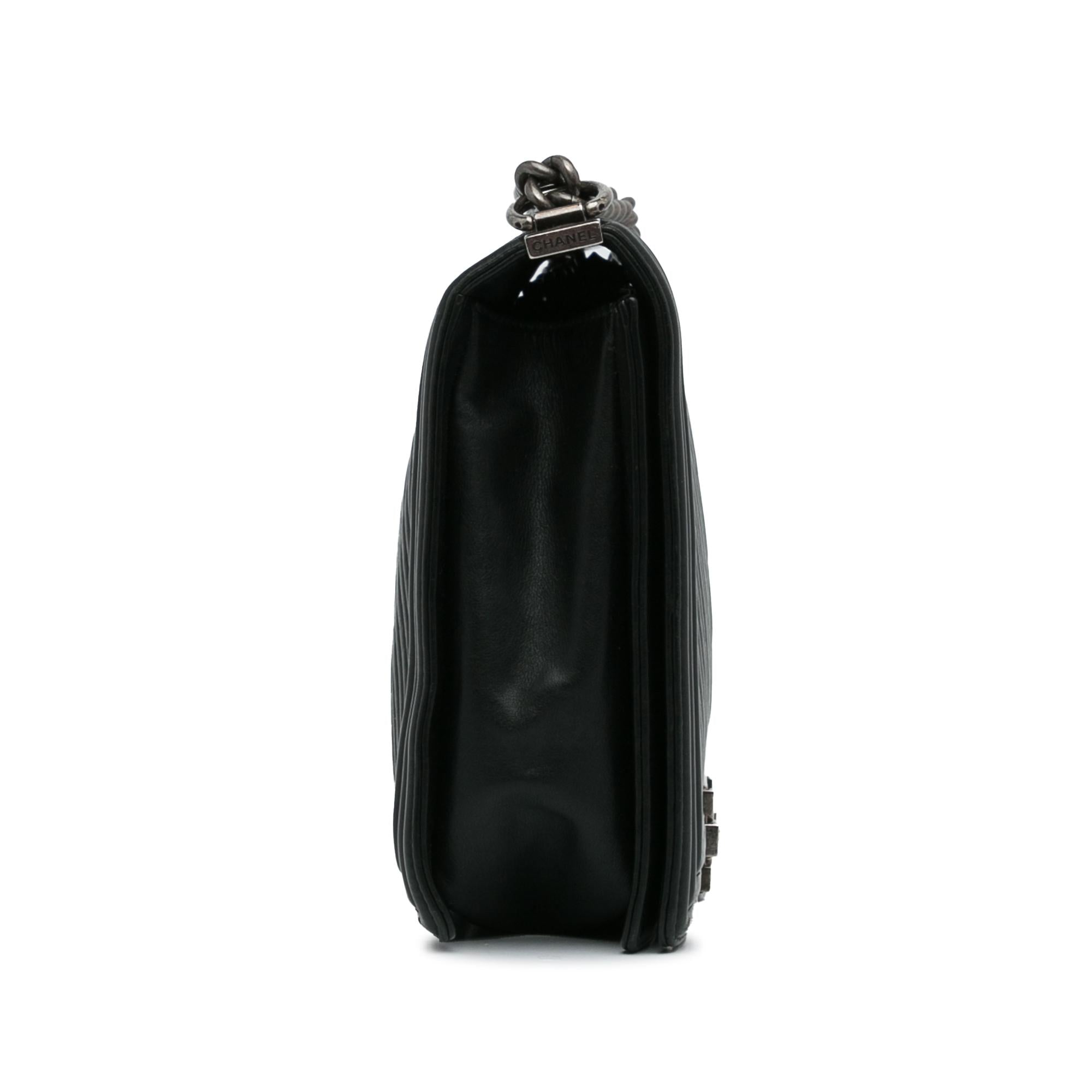 Chanel XL Chevron Boy Flap (SHG-WQzfRD)