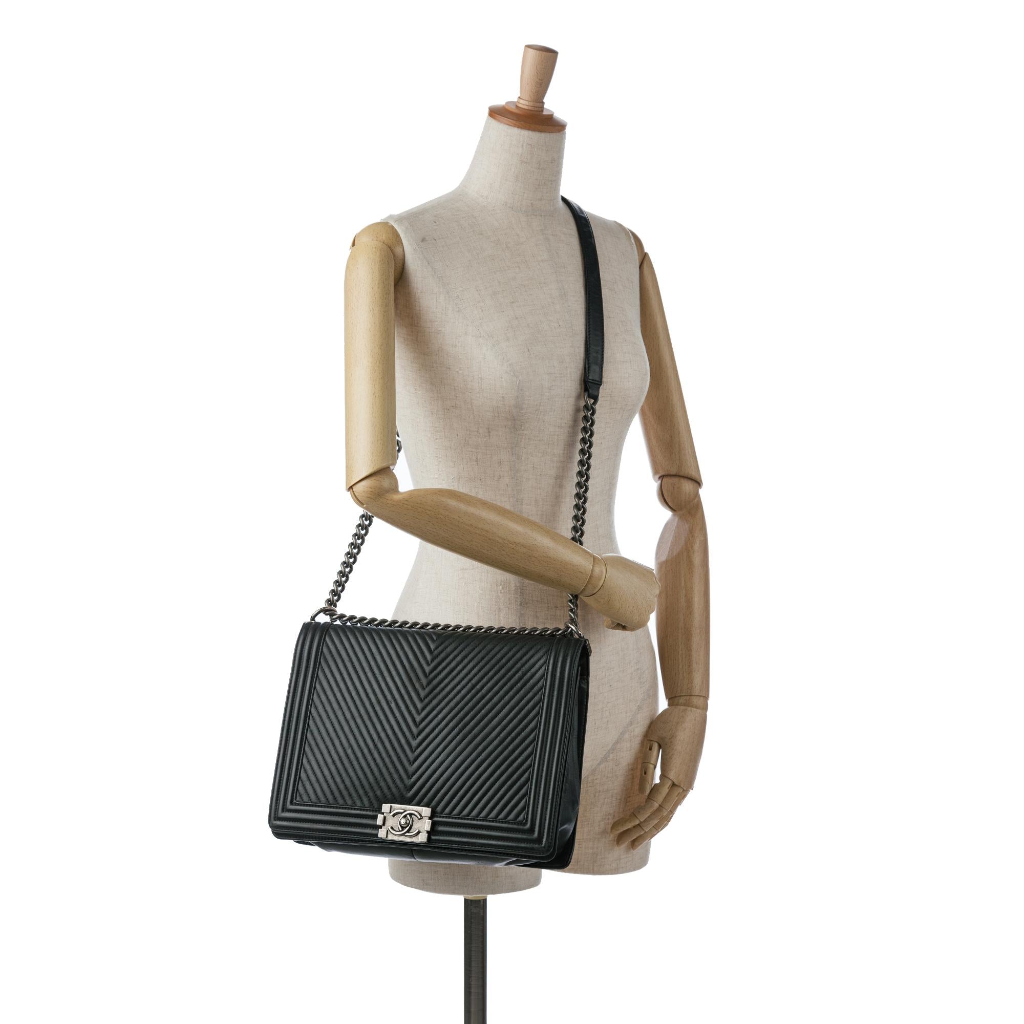 Chanel XL Chevron Boy Flap (SHG-WQzfRD)