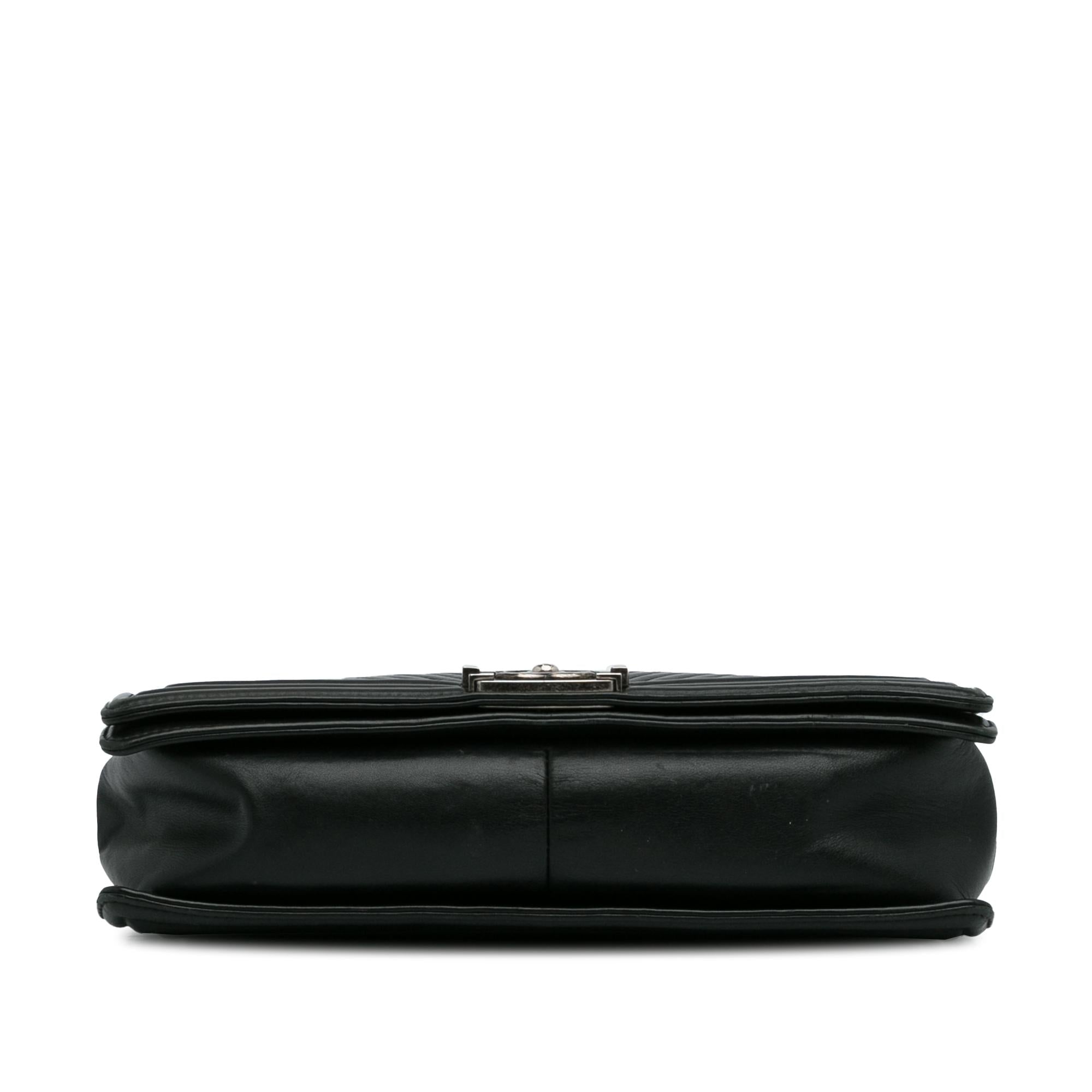 Chanel XL Chevron Boy Flap (SHG-WQzfRD)