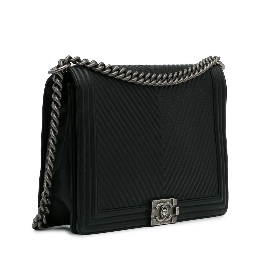 Chanel XL Chevron Boy Flap (SHG-WQzfRD)
