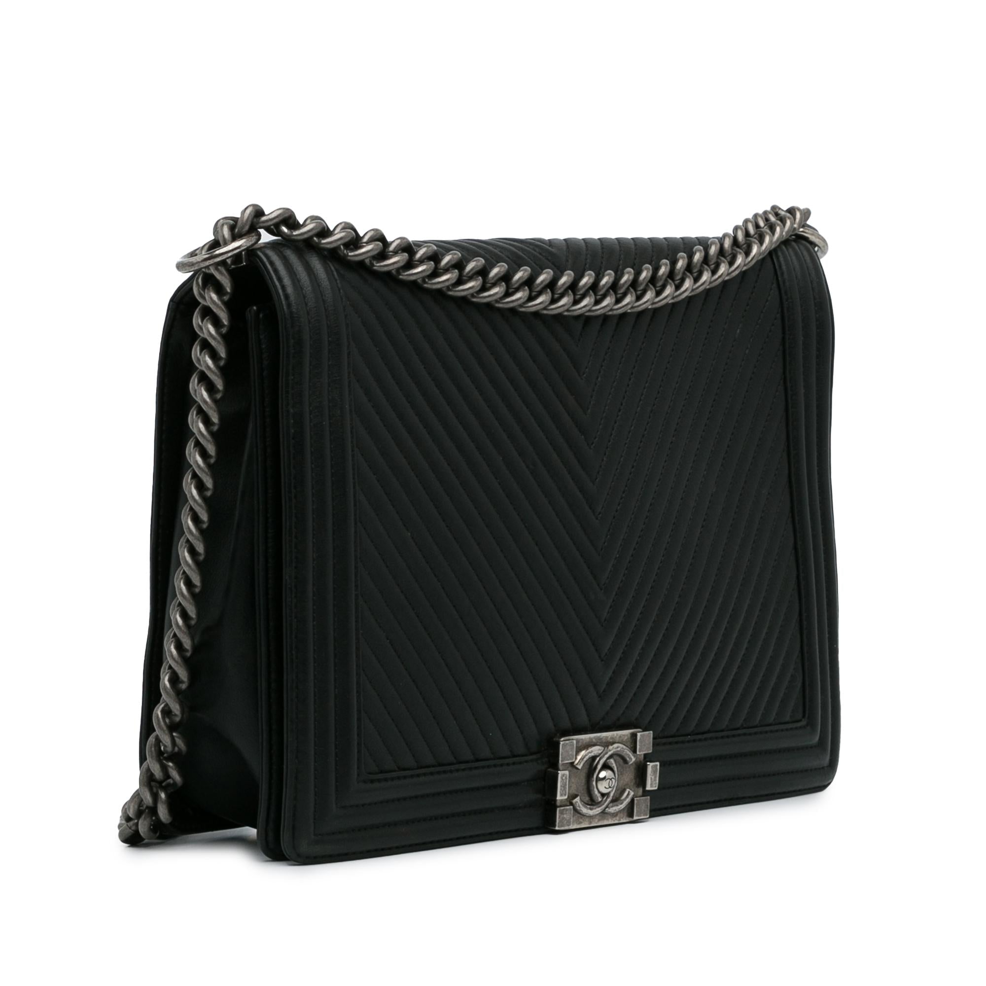 Chanel XL Chevron Boy Flap (SHG-WQzfRD)
