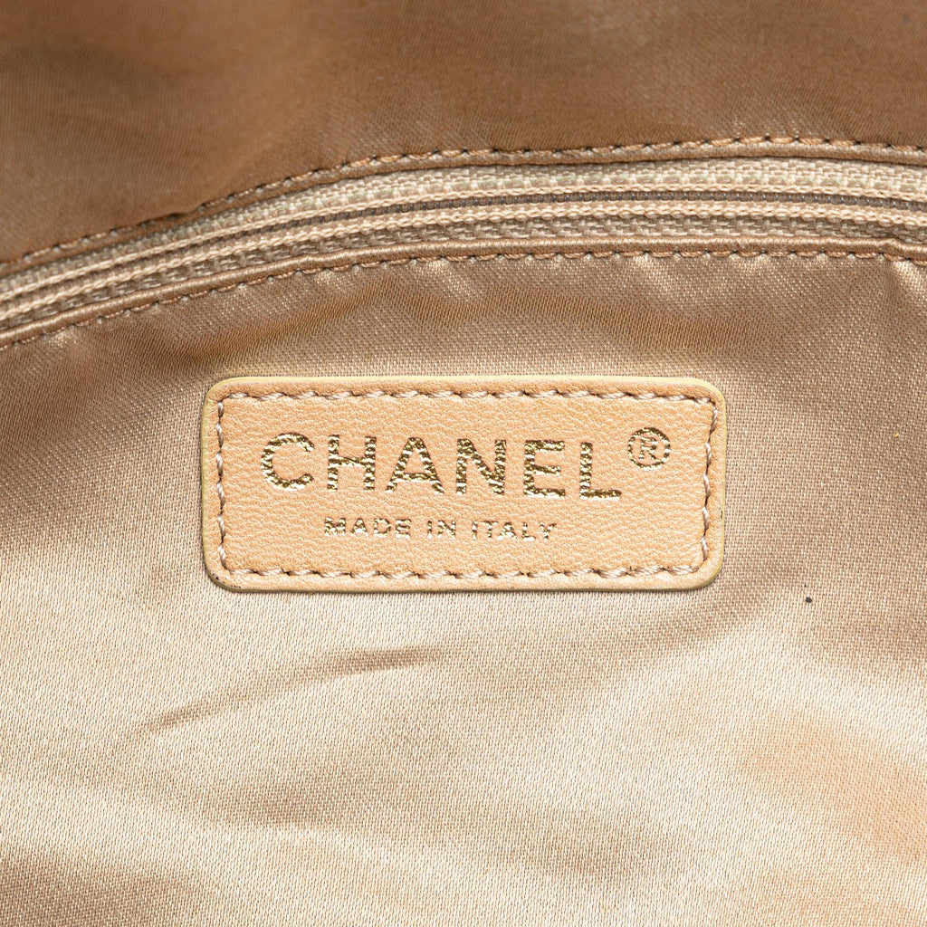 Chanel XL Printed Nylon Cabas Spirit Tote (SHG-Ewd3Kn)