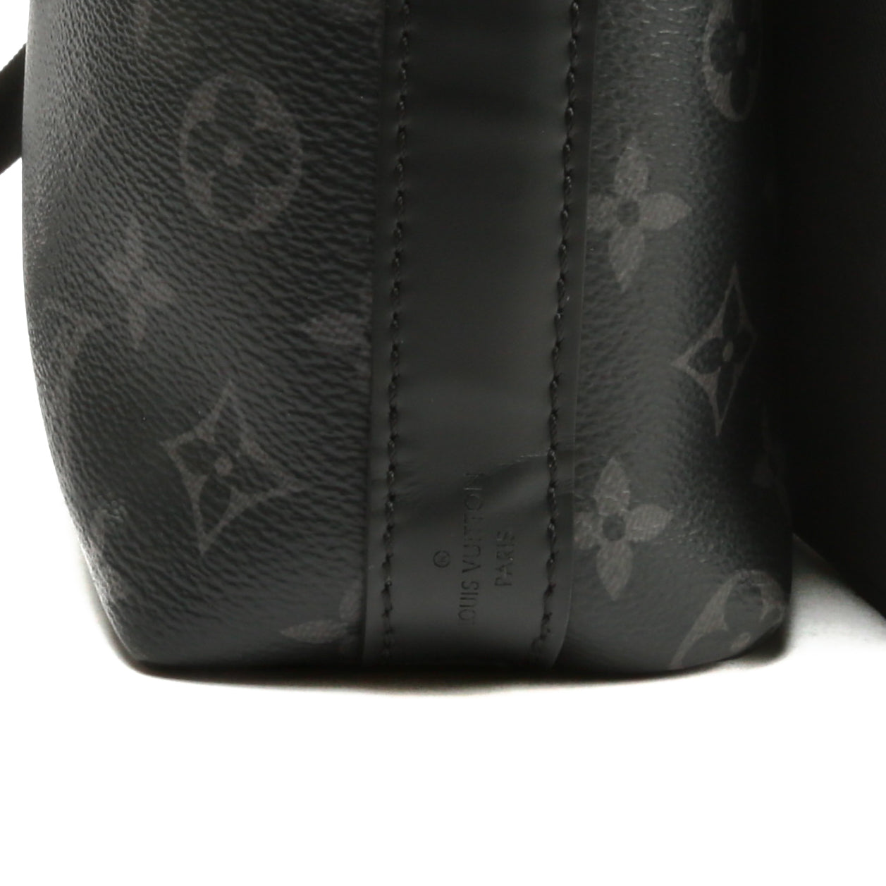 LOUIS VUITTON District Messenger MM Monogram Eclipse
