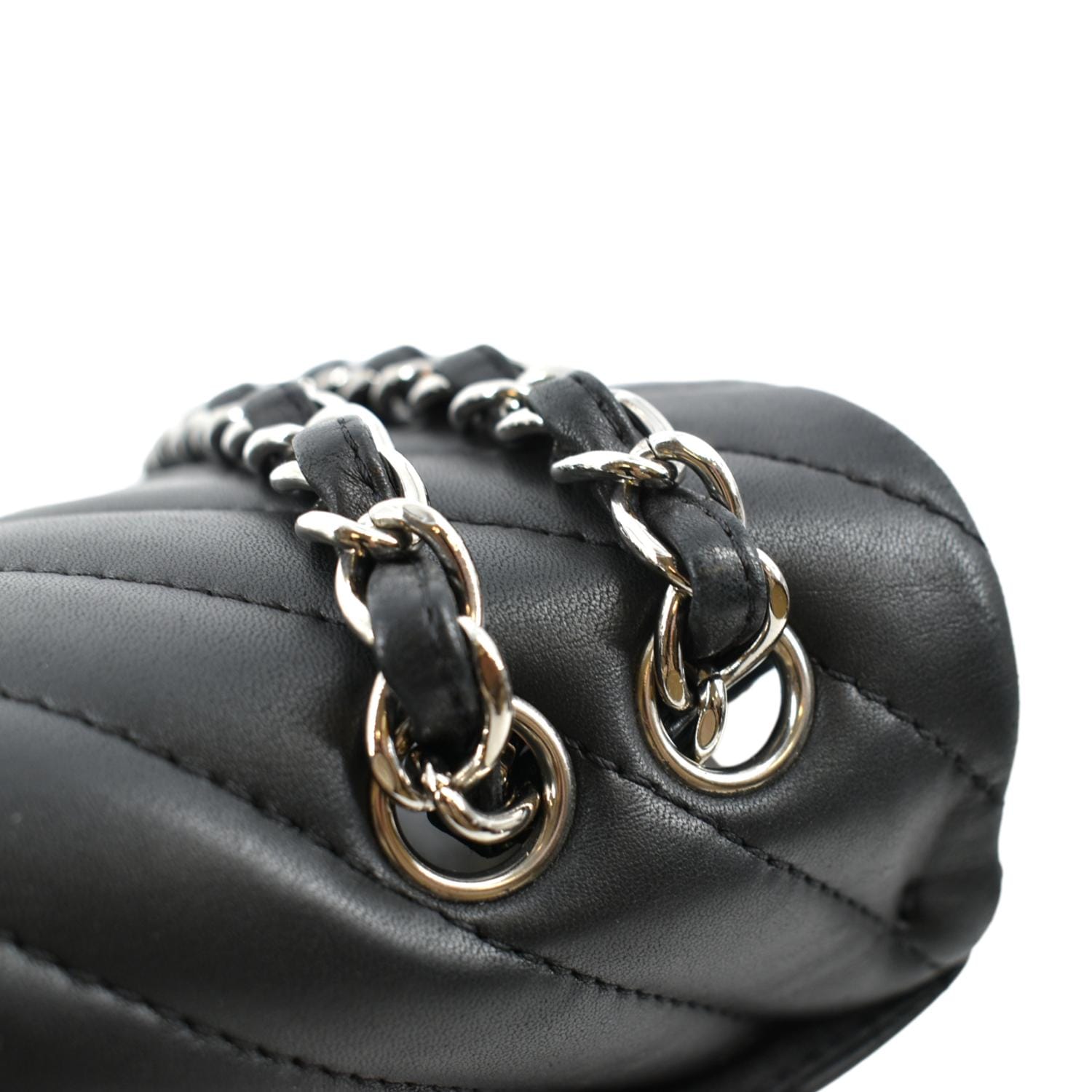 CHANEL Surpique Chevron Medium Lambskin Leather Flap Crossbody Bag Black