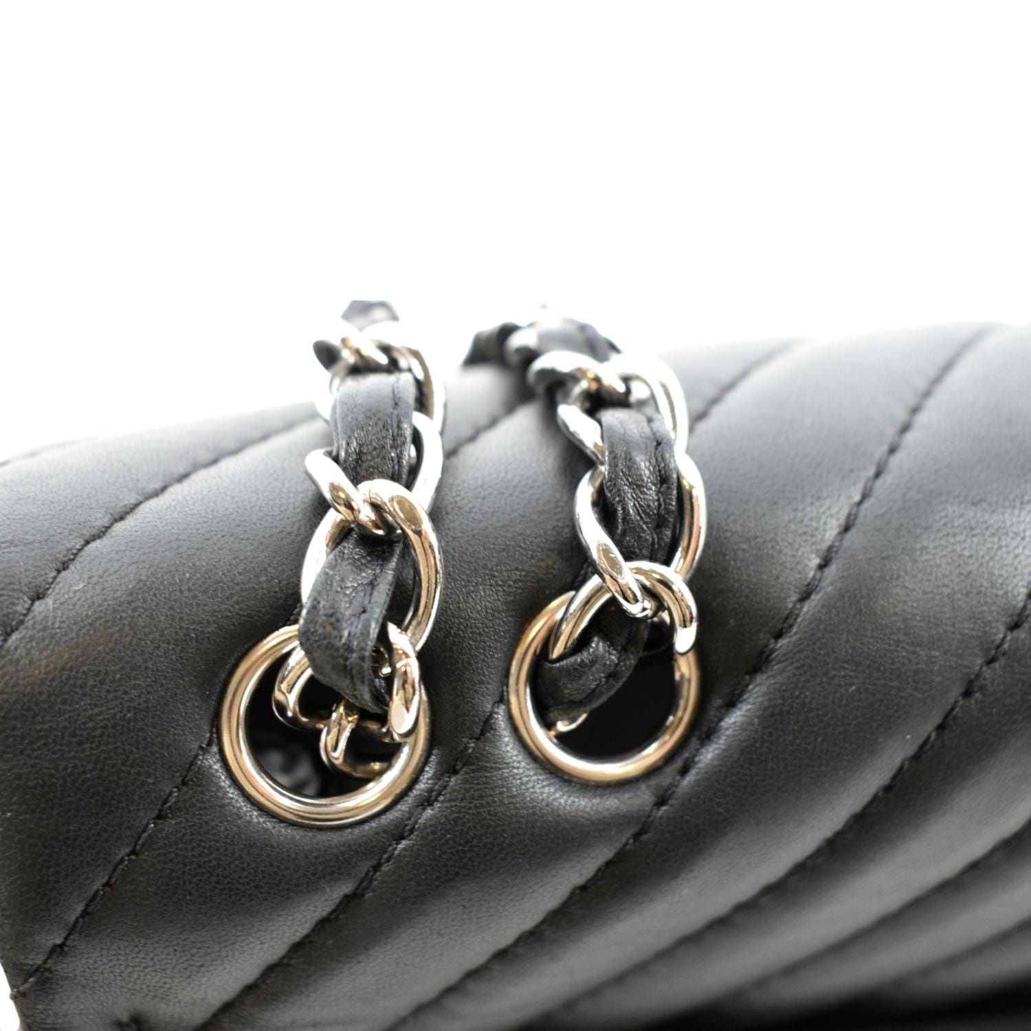 CHANEL Surpique Chevron Medium Lambskin Leather Flap Crossbody Bag Black