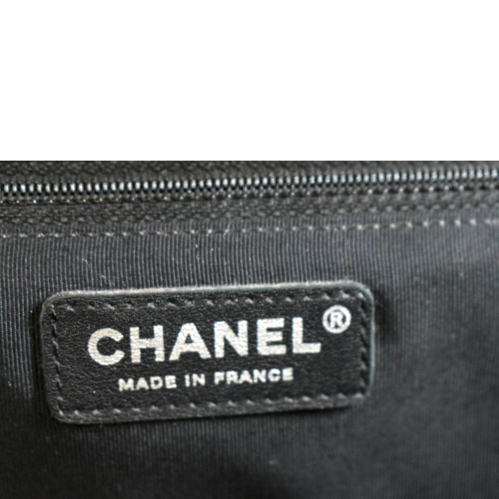 CHANEL Surpique Chevron Medium Lambskin Leather Flap Crossbody Bag Black