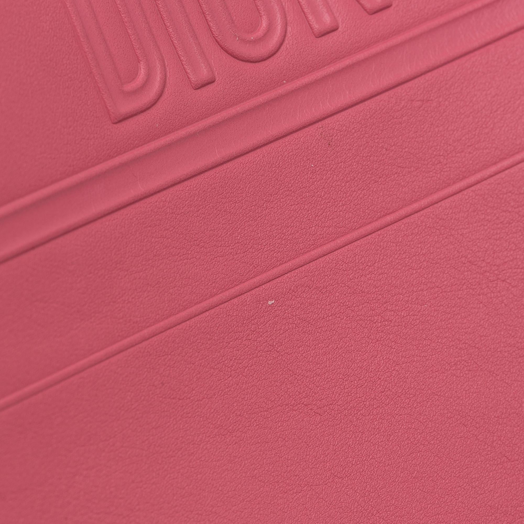 Dior Medium Embossed Book Tote (SHG-btRoK8)