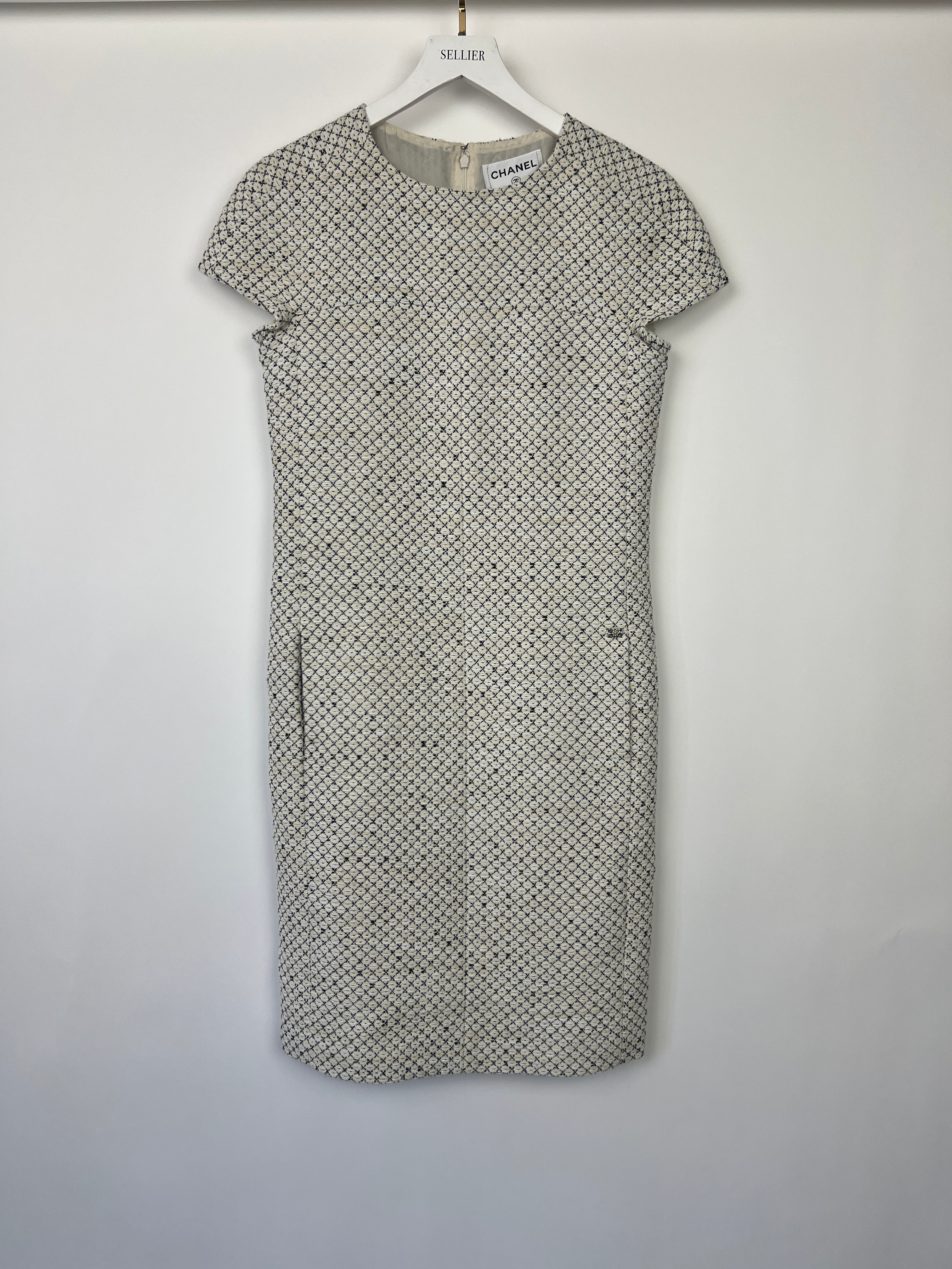 Chanel White, Black Short Sleeve Tweed Dress Size FR 38 (UK 10)