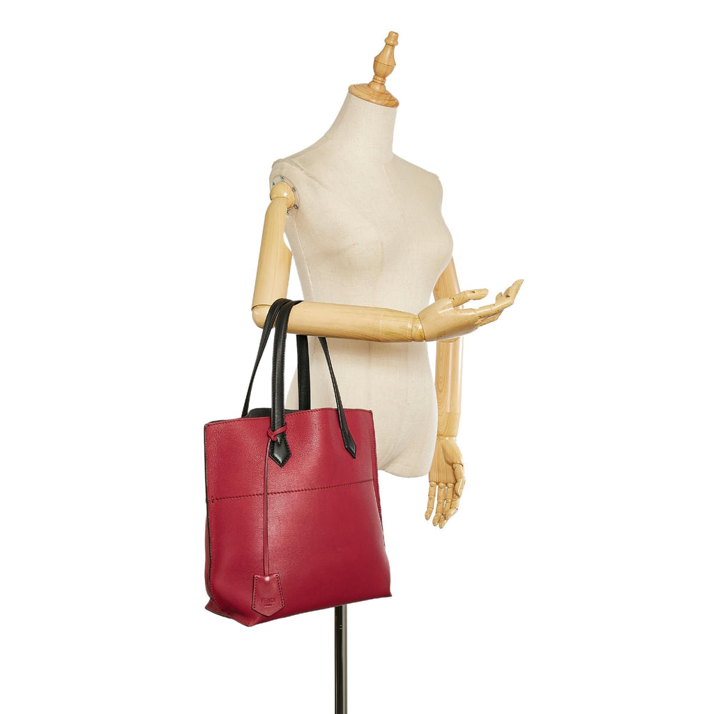 Fendi Leather Shoulder Bag (SHG-24400)