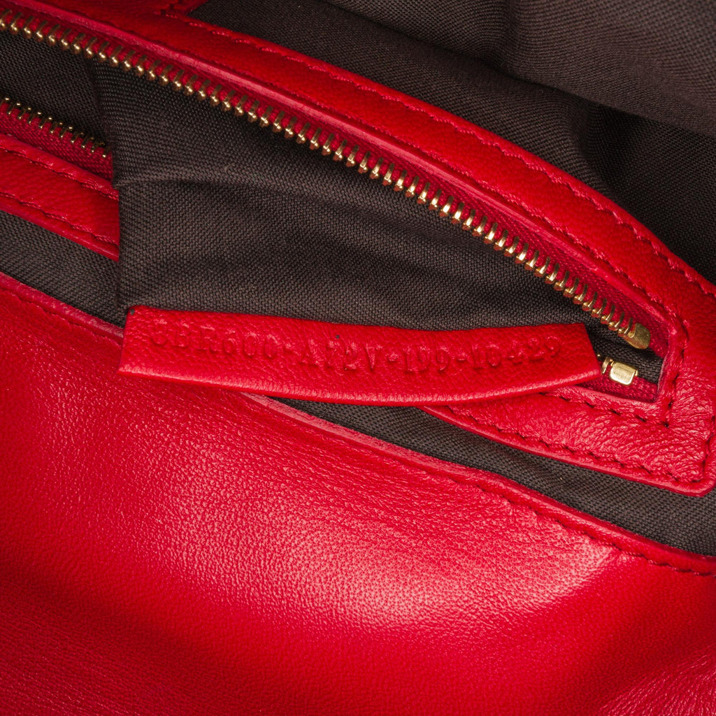 Fendi Medium Embossed Zucca Baguette (SHG-nWpDEM)