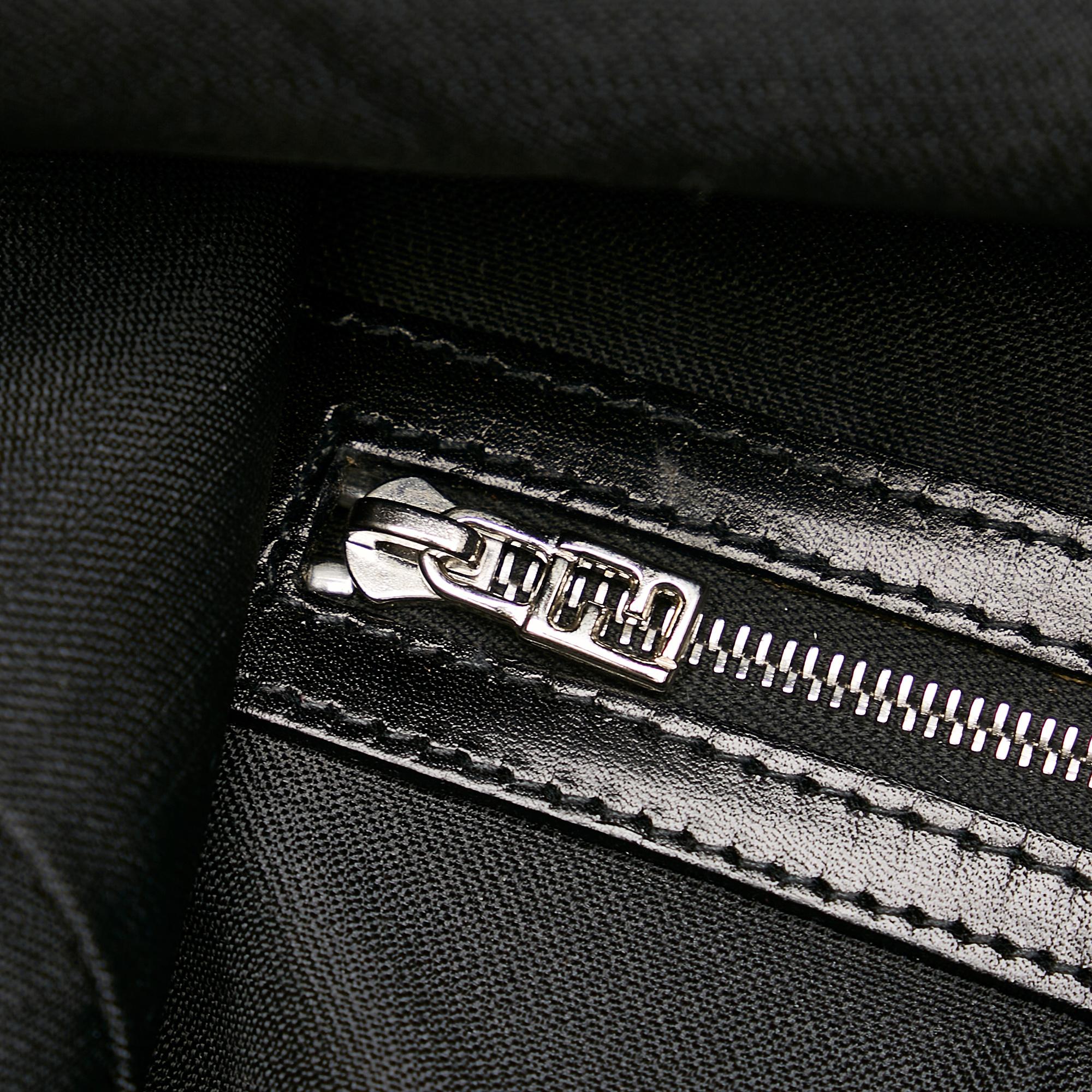 Fendi Nylon Shoulder Bag (SHG-27280)