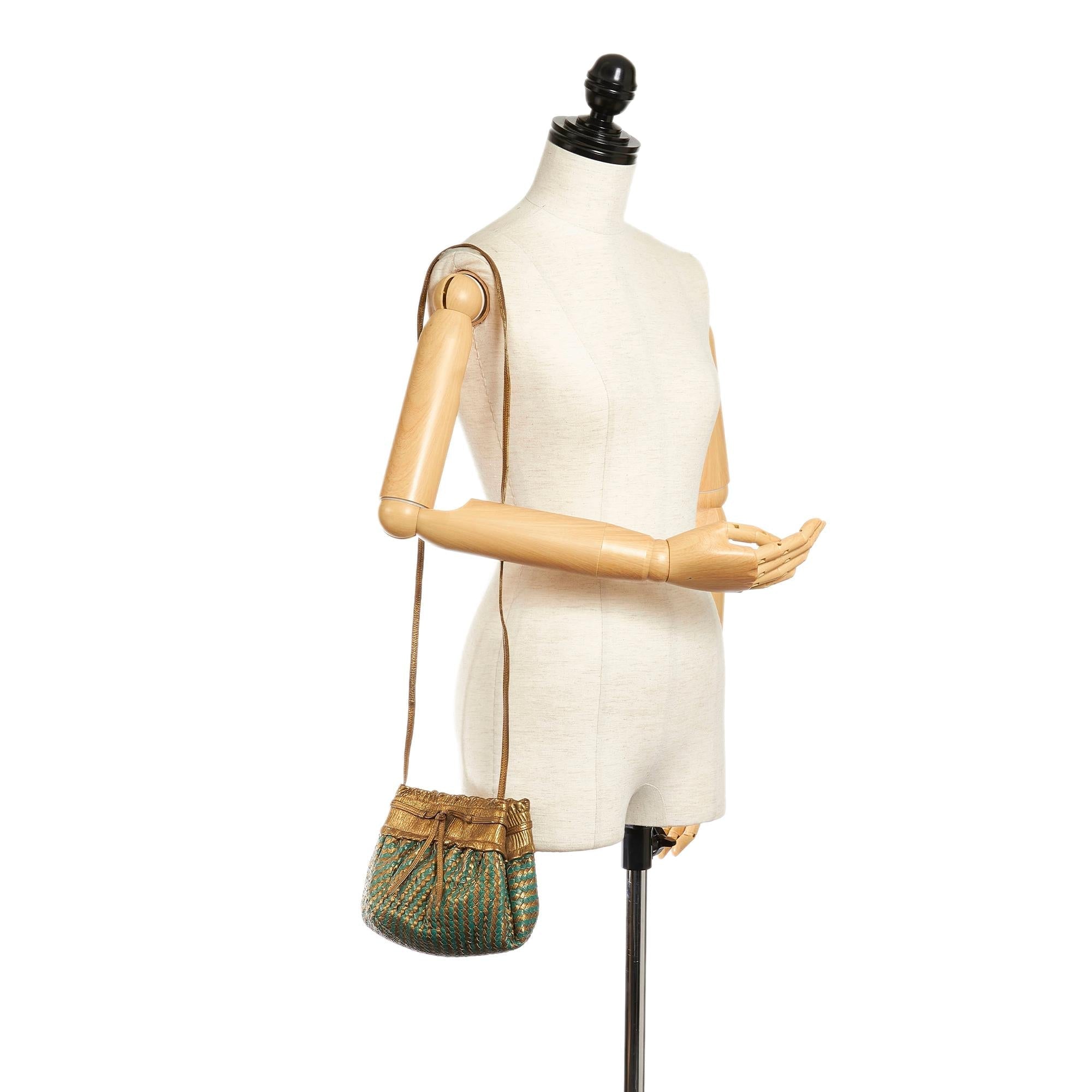 Fendi Woven Leather Bucket Bag (SHG-33268)