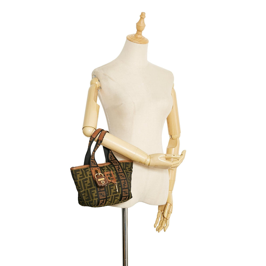 Fendi Zucca  Handbag (SHG-UA8E6t)