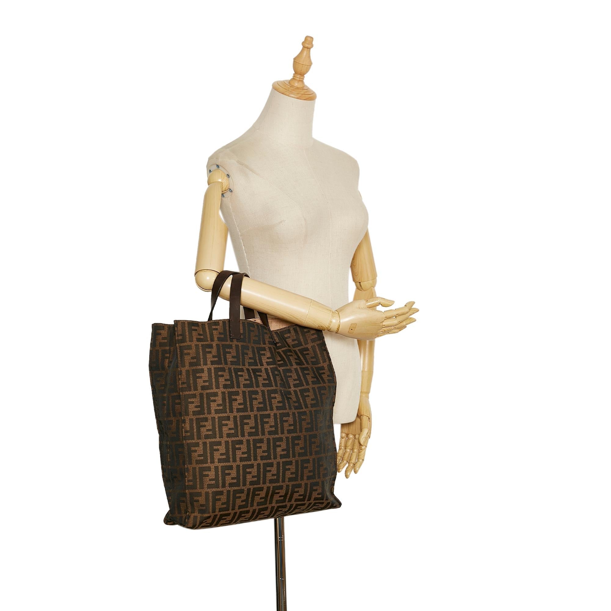 Fendi Zucca Tote (SHG-37489)