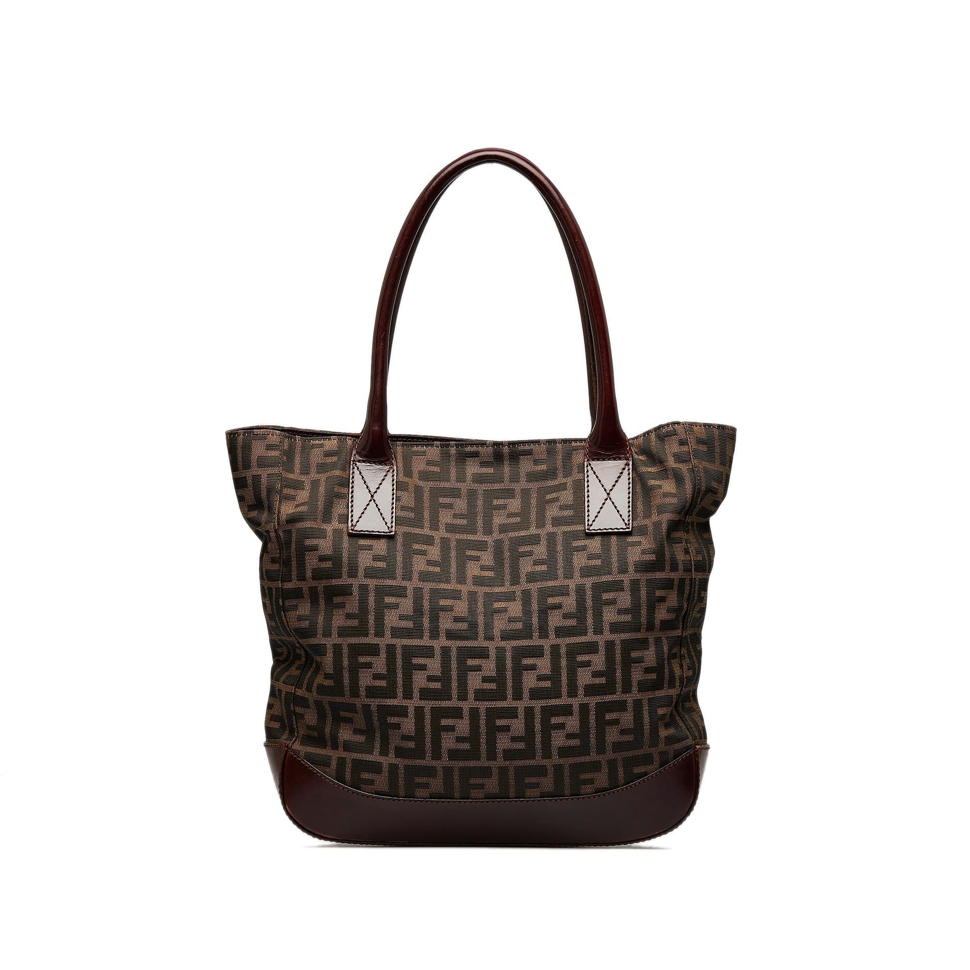 Fendi Zucca Tote (SHG-EXy5Rn)