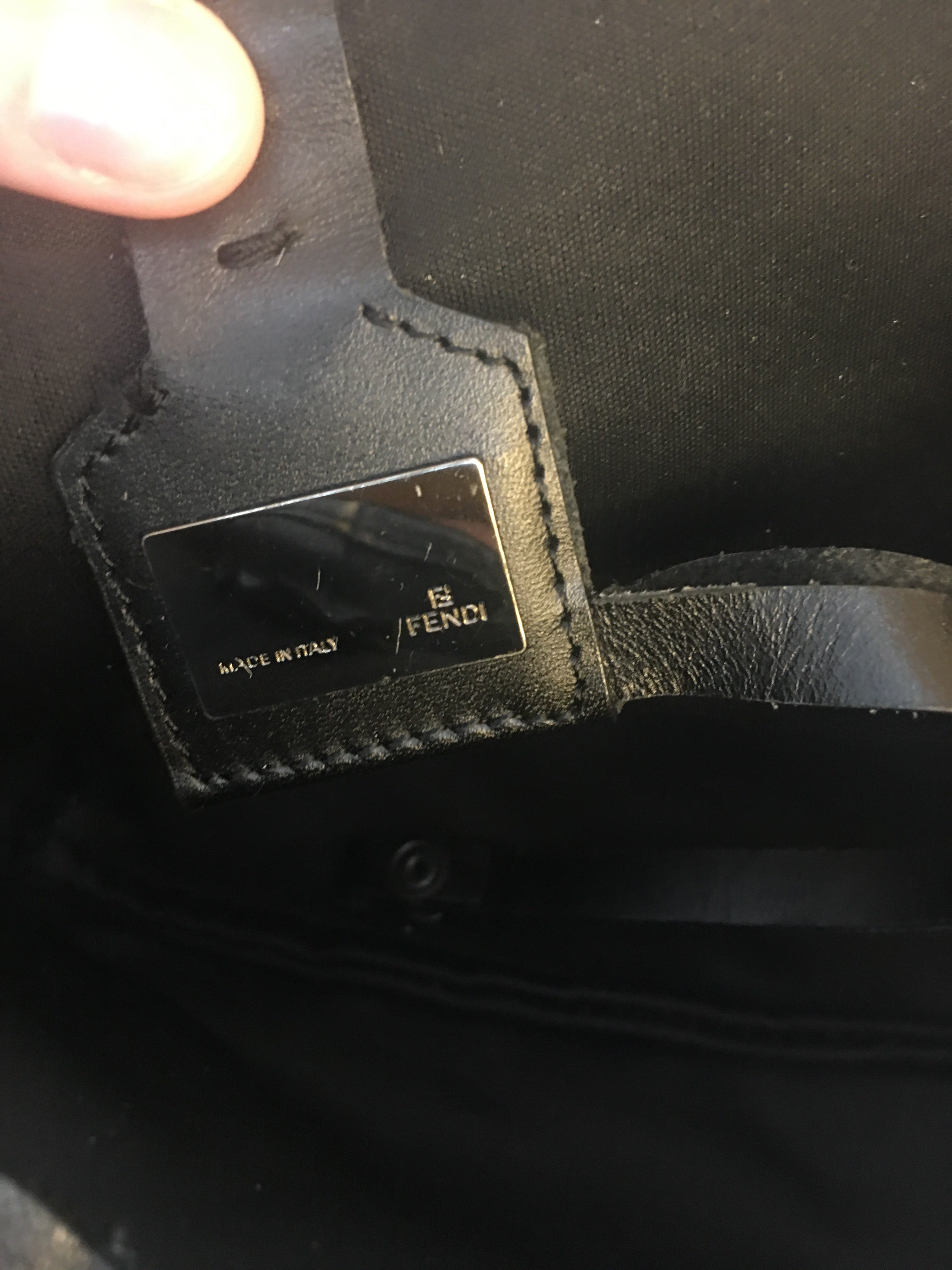 FENDI Shoulder Bag in Black Fabric