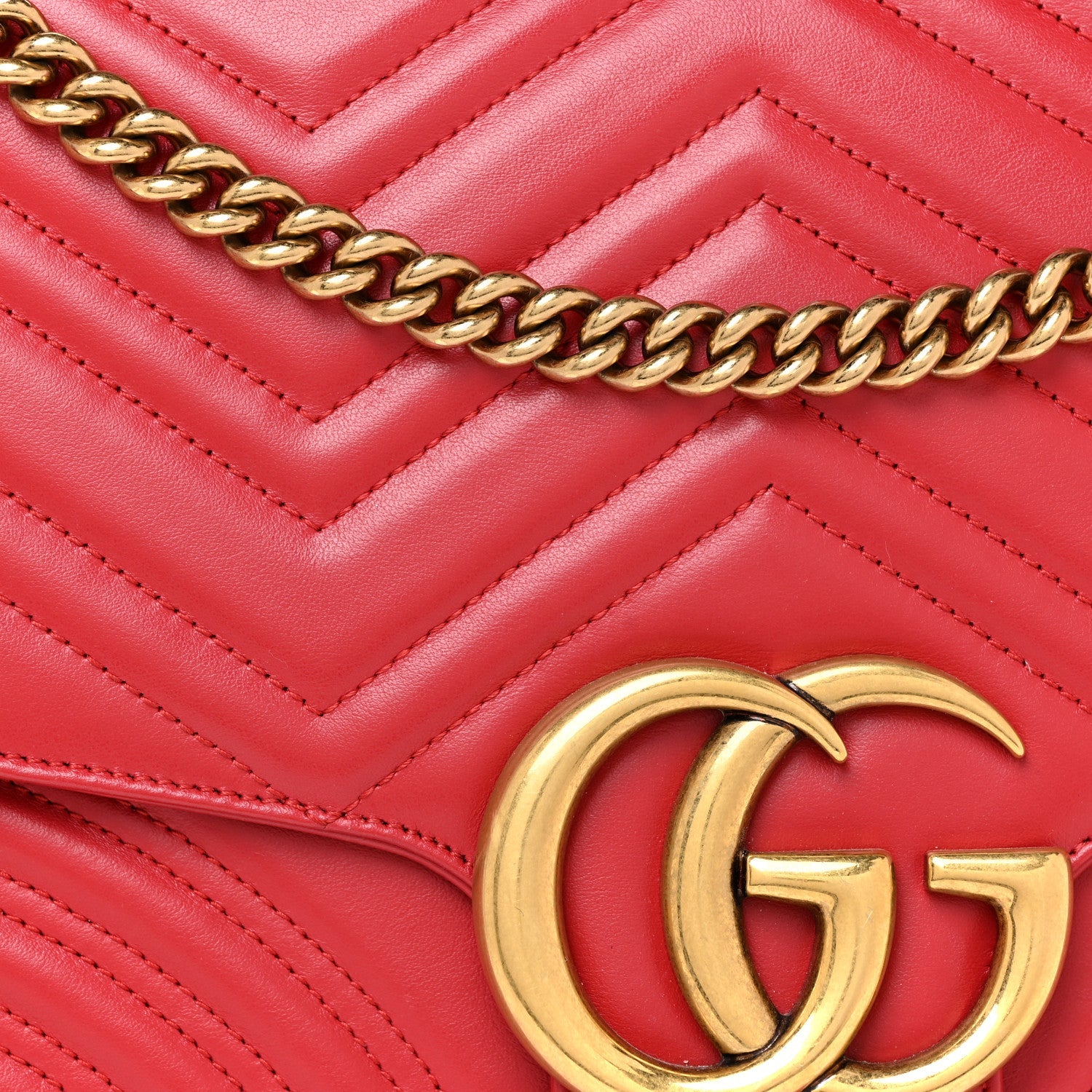 GUCCI GG MARMONT MATELASSE SHOULDER BAG