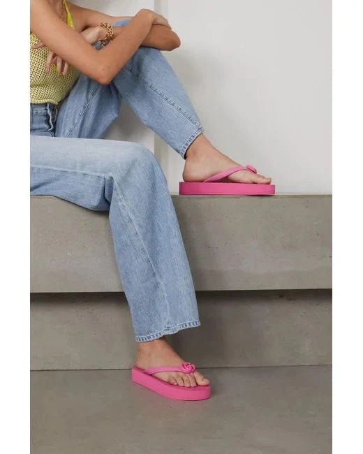 GUCCI CHEVRON GG THONG SLIDE SANDALS