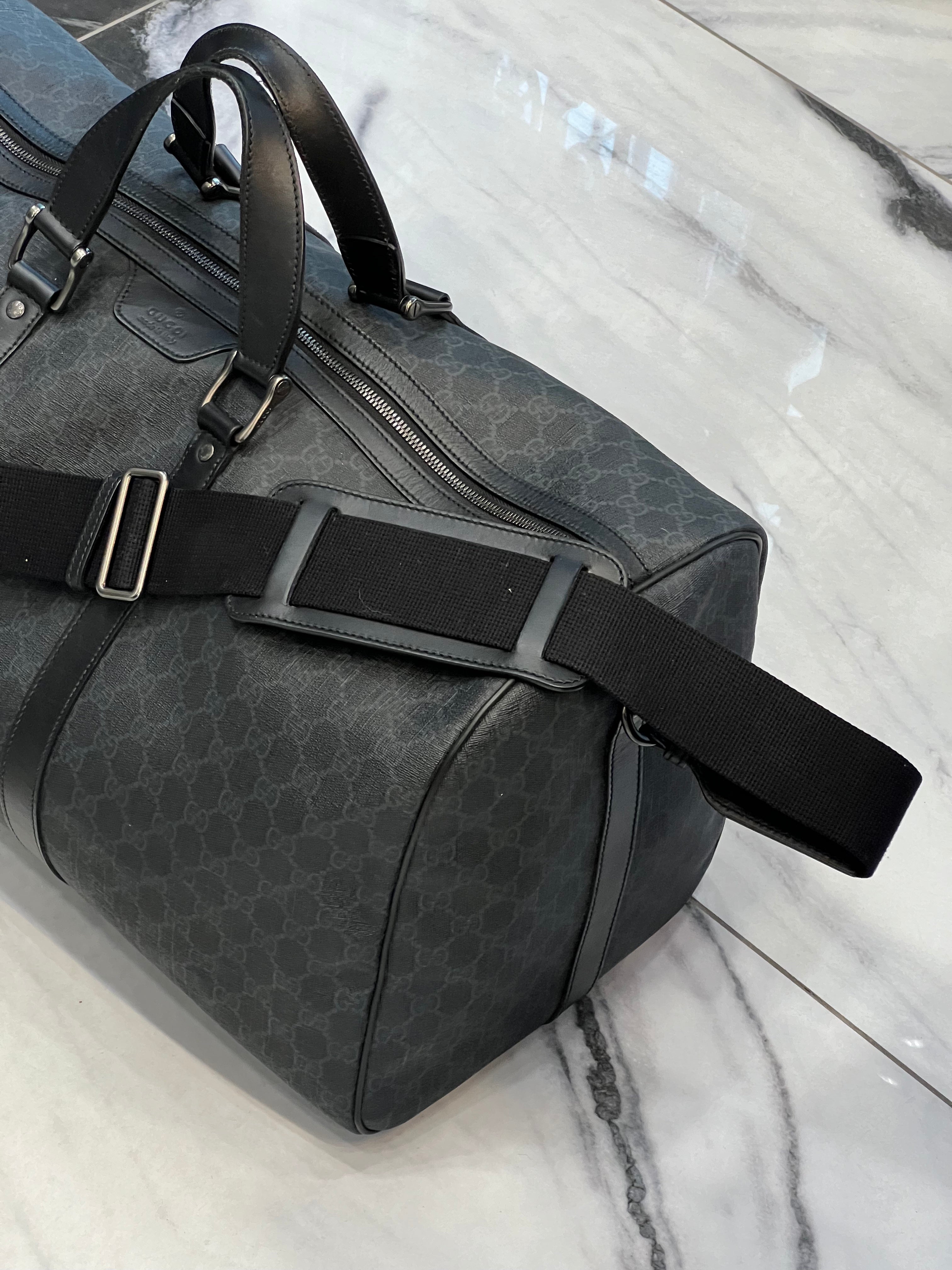 GUCCI GG SUPREME MONOGRAM MEDIUM CARRY-ON DUFFLE BAG