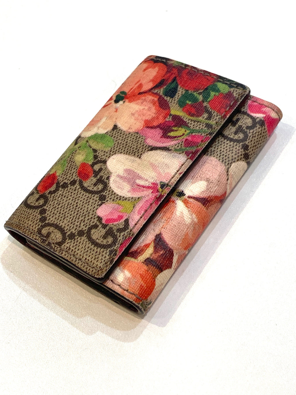 GUCCI GG SUPREME MONOGRAM BLOOMS SIX KEY HOLDER CASE IN DRY ROSE