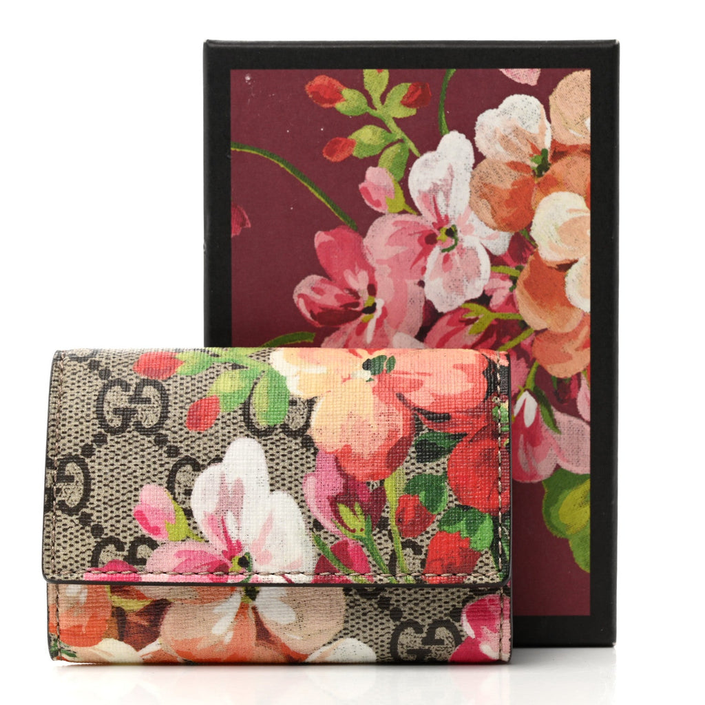 GUCCI GG SUPREME MONOGRAM BLOOMS SIX KEY HOLDER CASE IN DRY ROSE